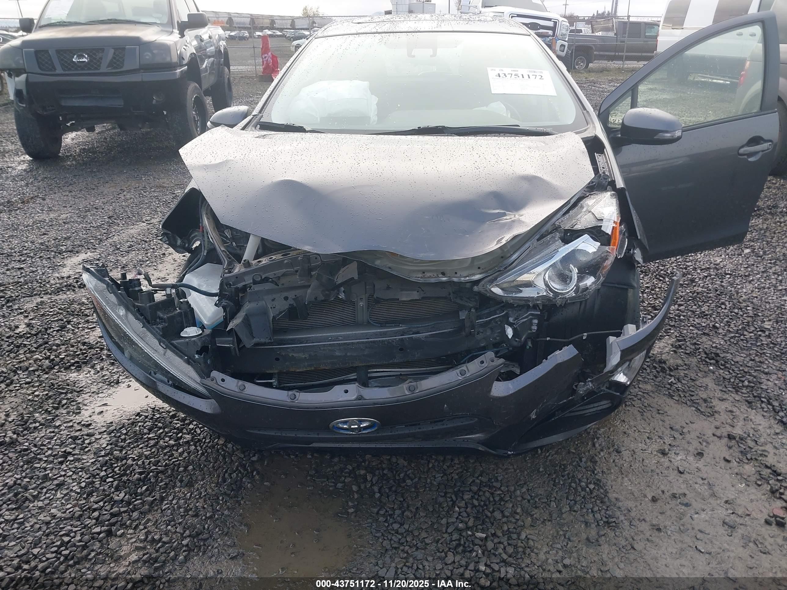 TOYOTA PRIUS image 6