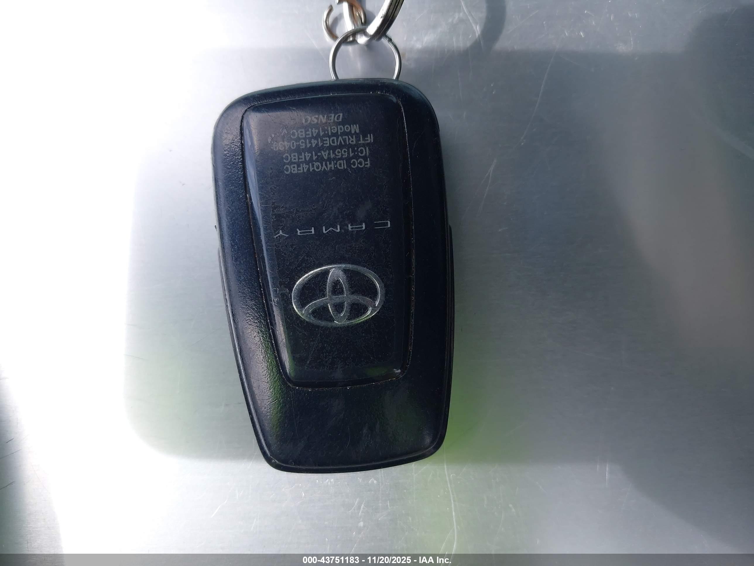 TOYOTA CAMRY image 11