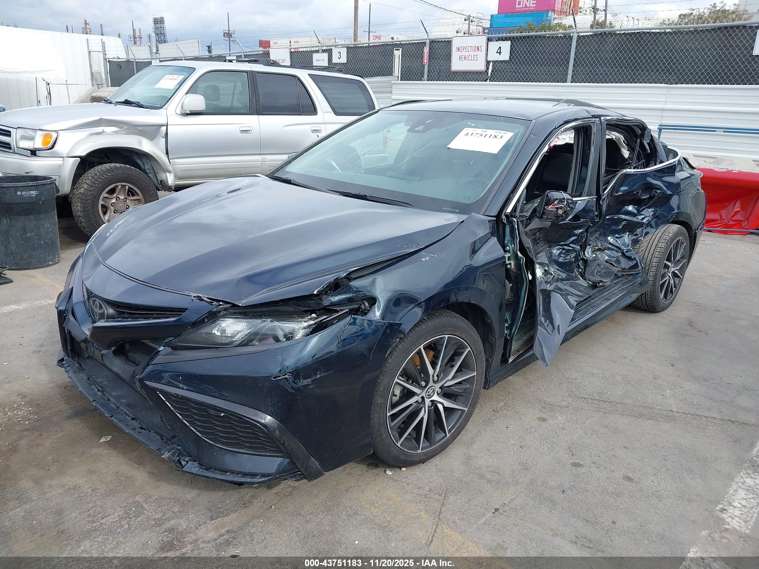 TOYOTA CAMRY image 2