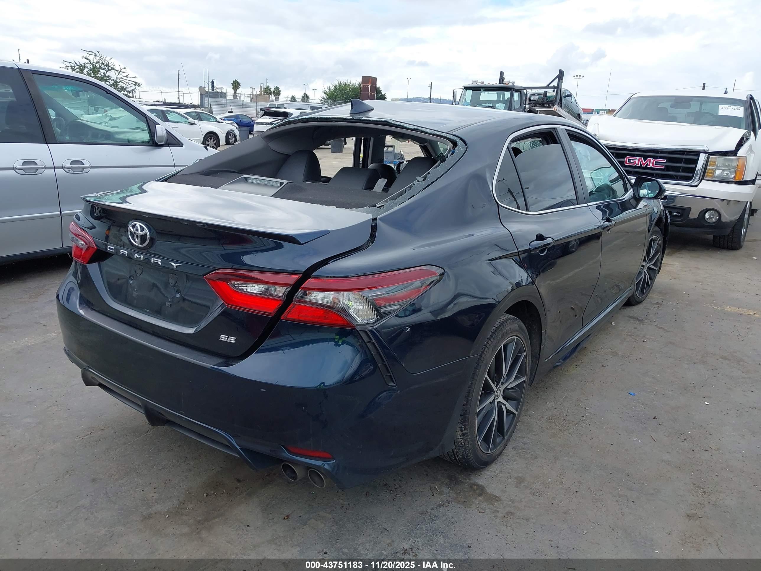 TOYOTA CAMRY image 4