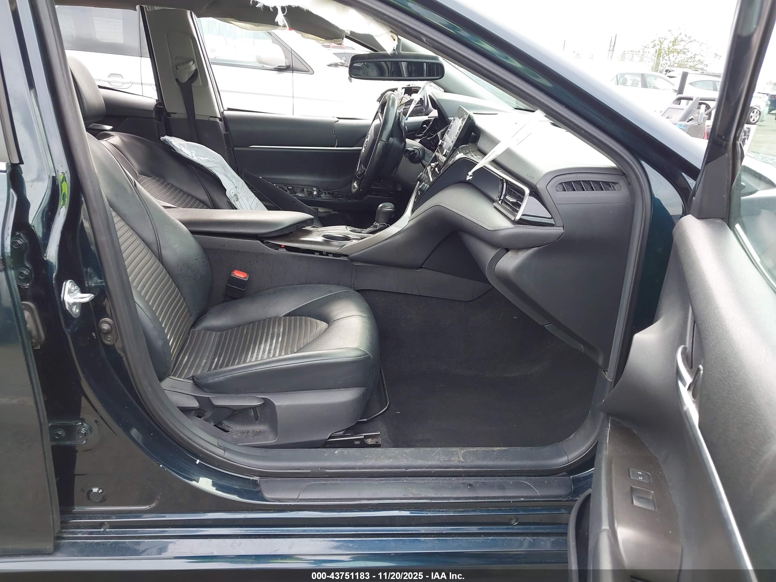 TOYOTA CAMRY image 5
