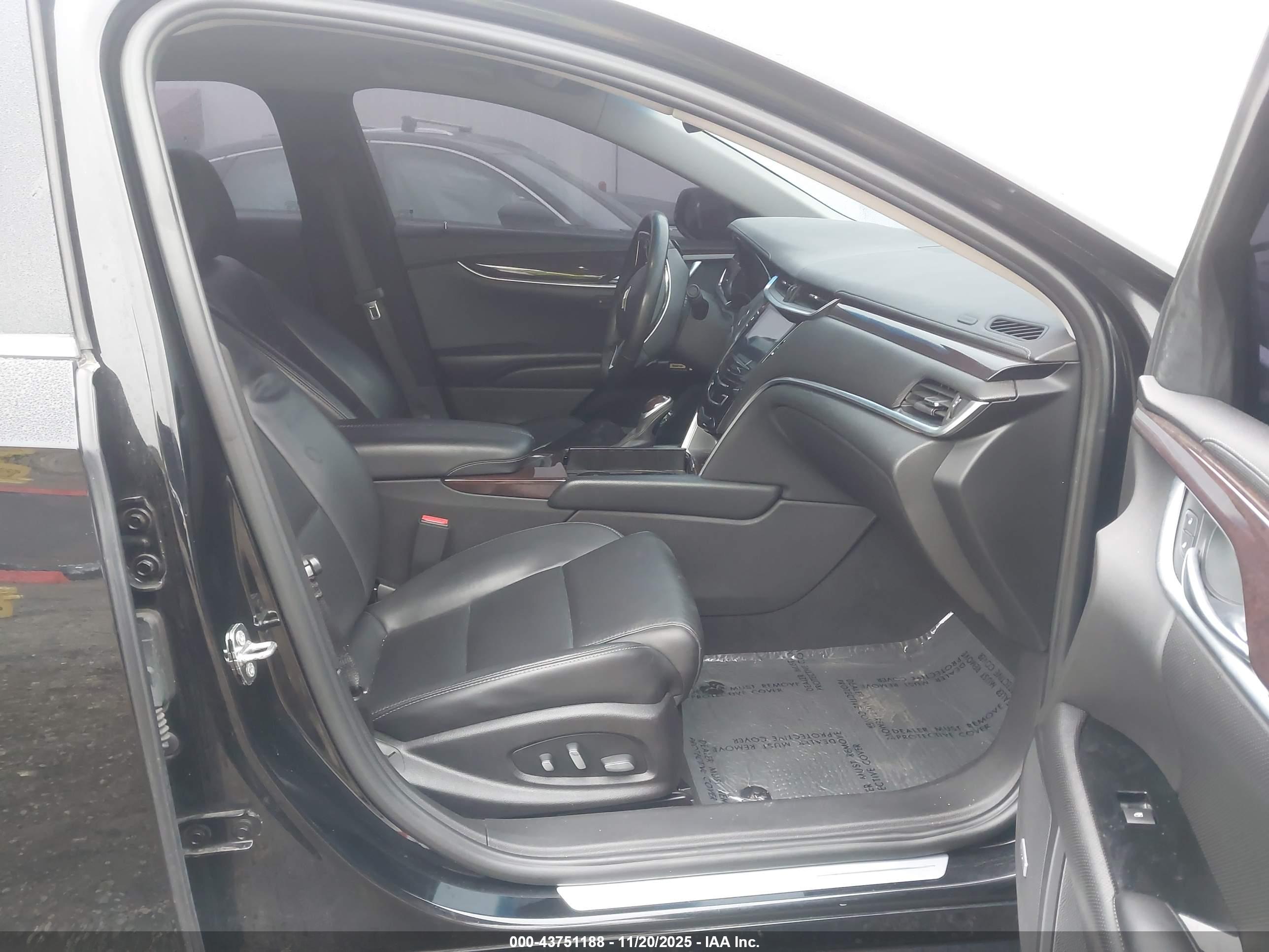 CADILLAC XTS image 5