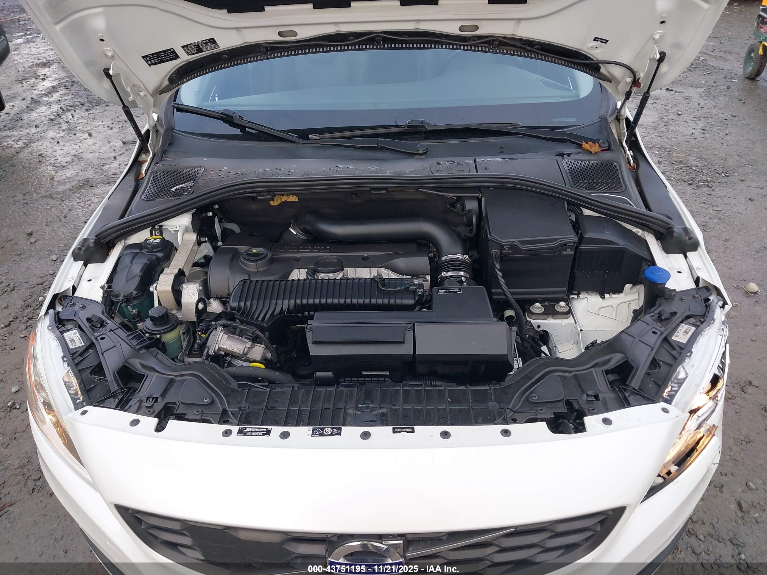 VOLVO V60 image 10