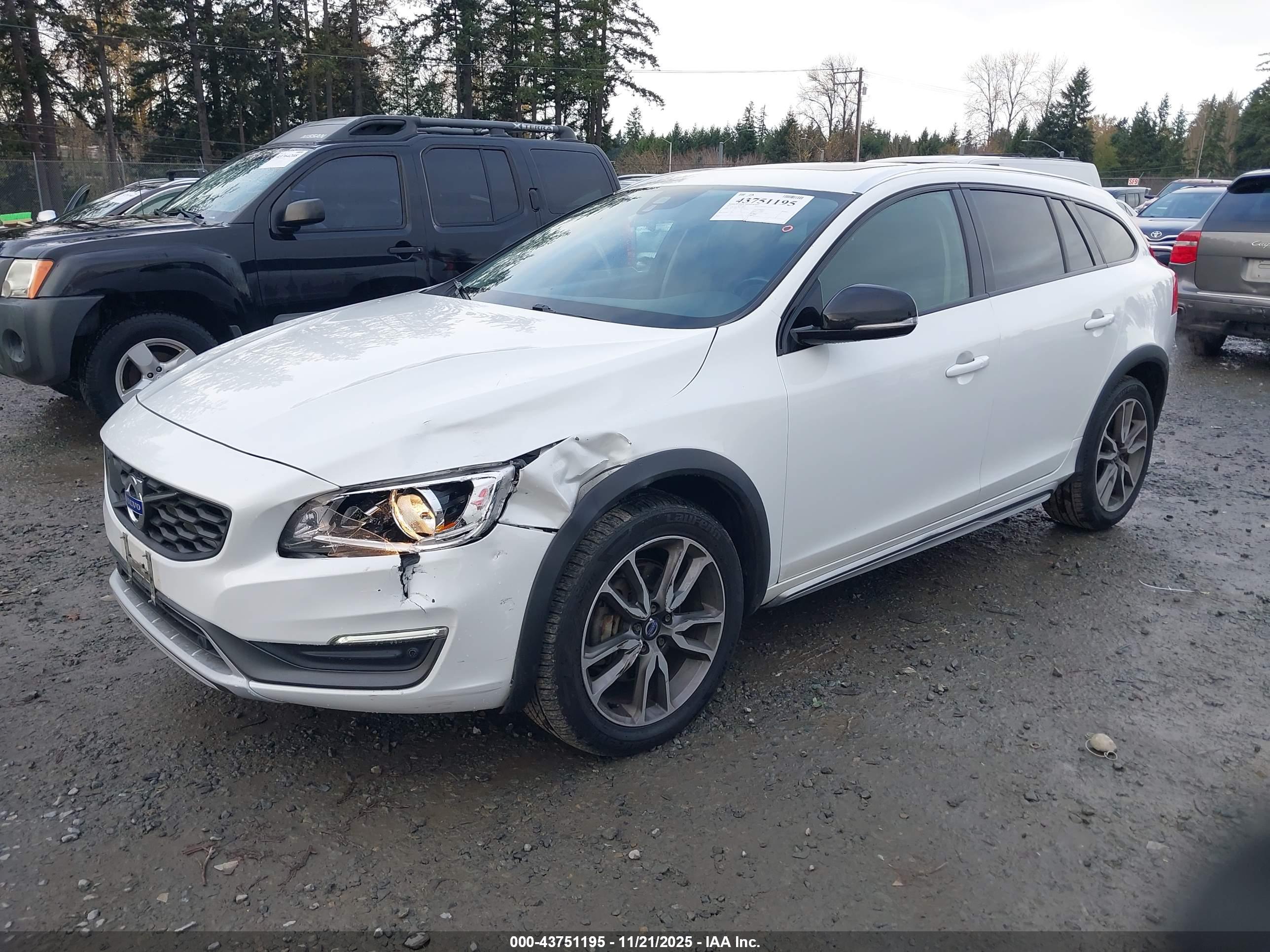 VOLVO V60 image 2