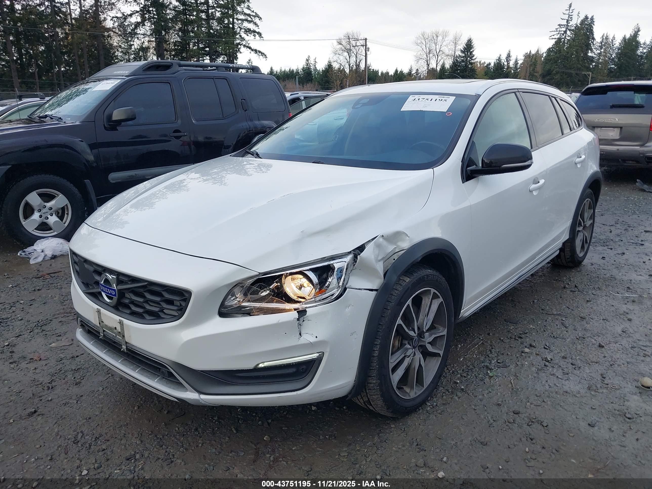 VOLVO V60 image 6