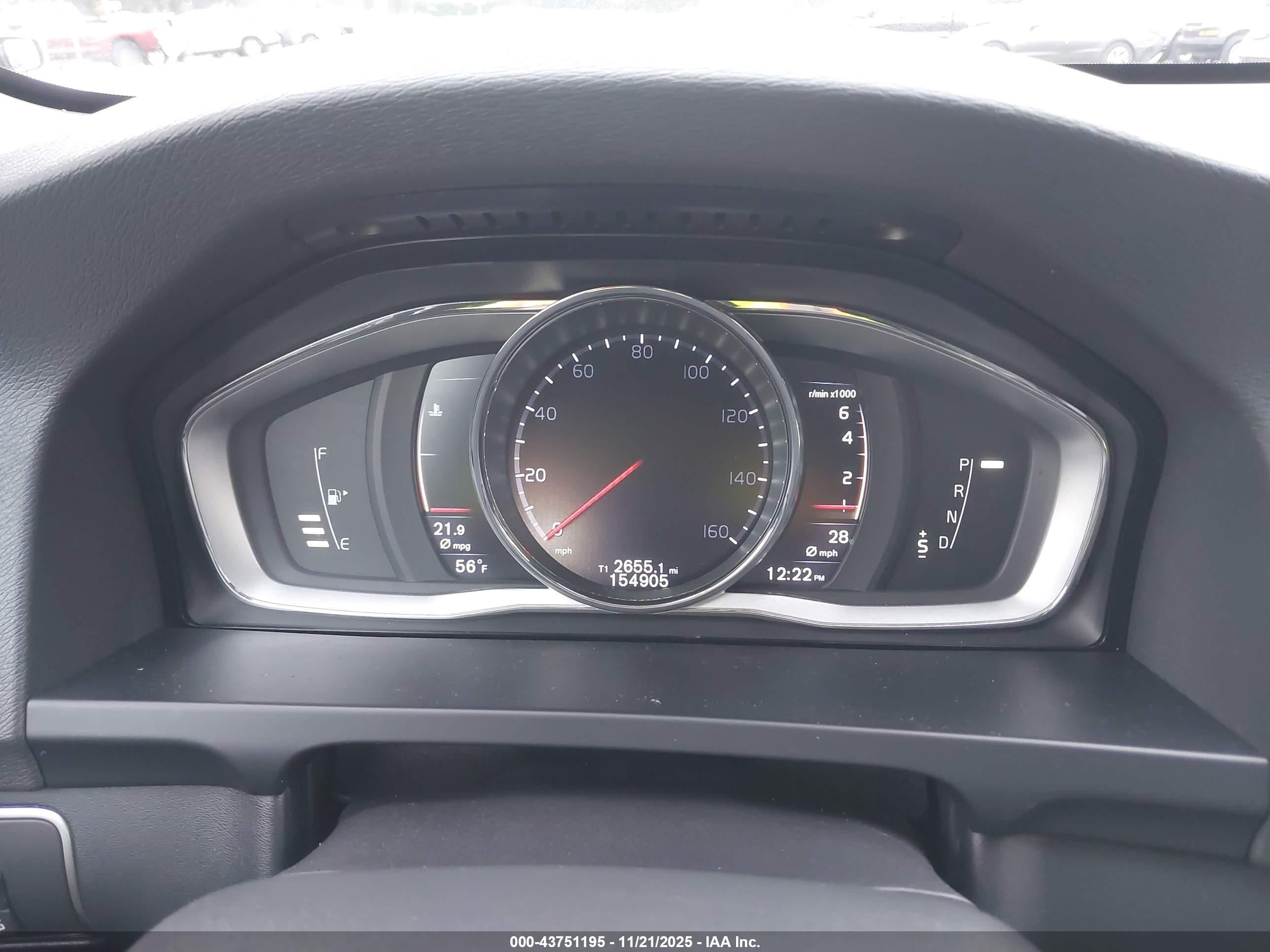 VOLVO V60 image 7