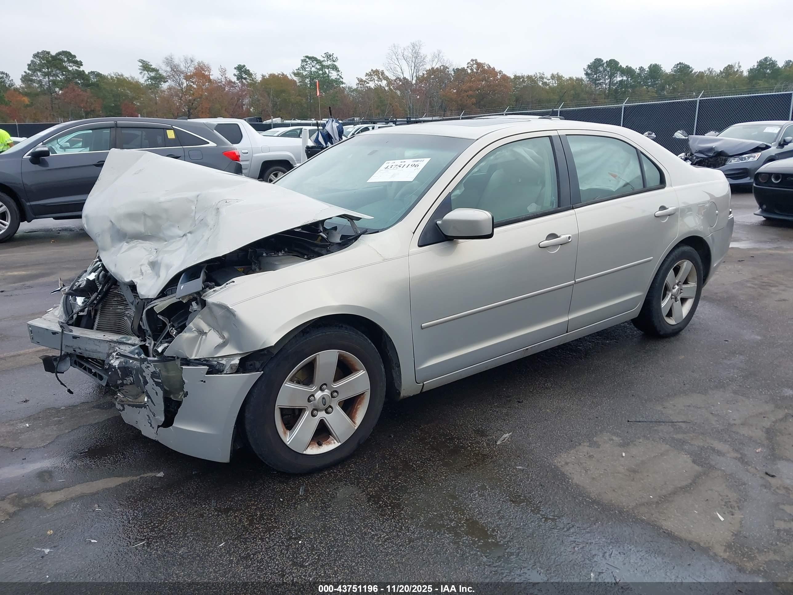 FORD FUSION image 2
