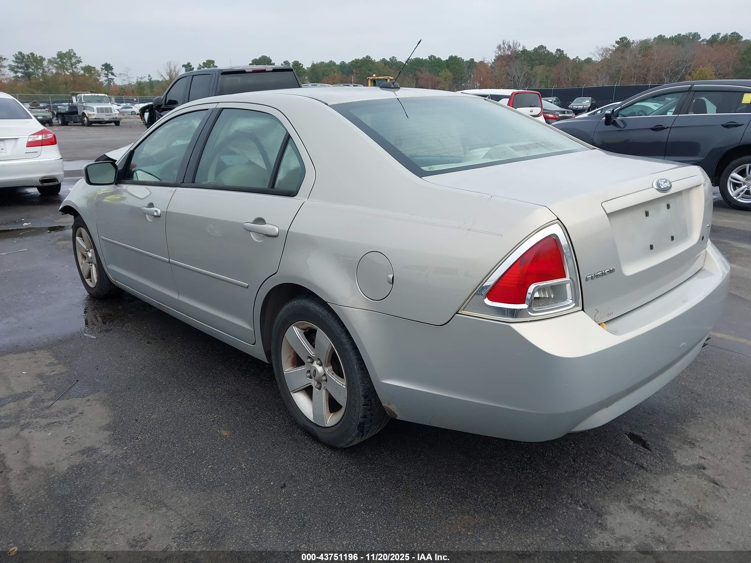 FORD FUSION image 3
