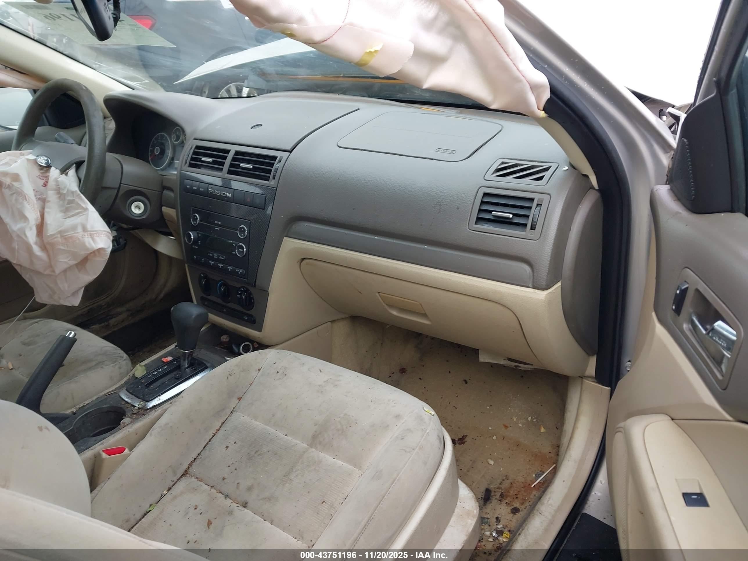 FORD FUSION image 5