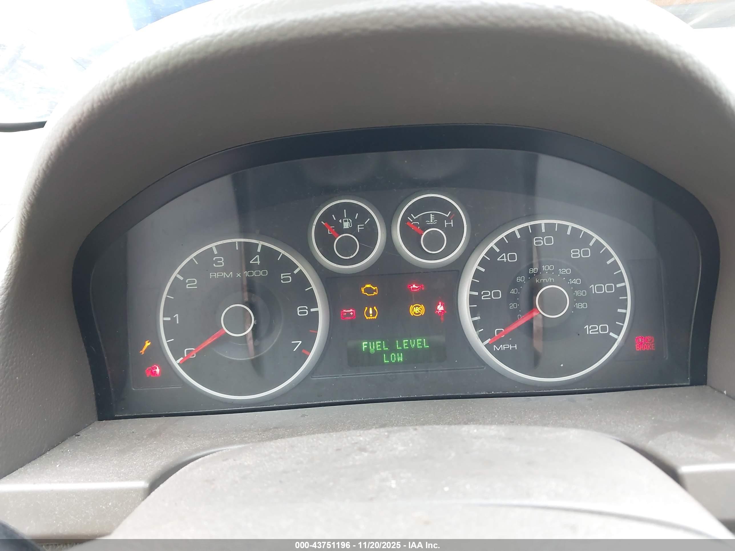 FORD FUSION image 7