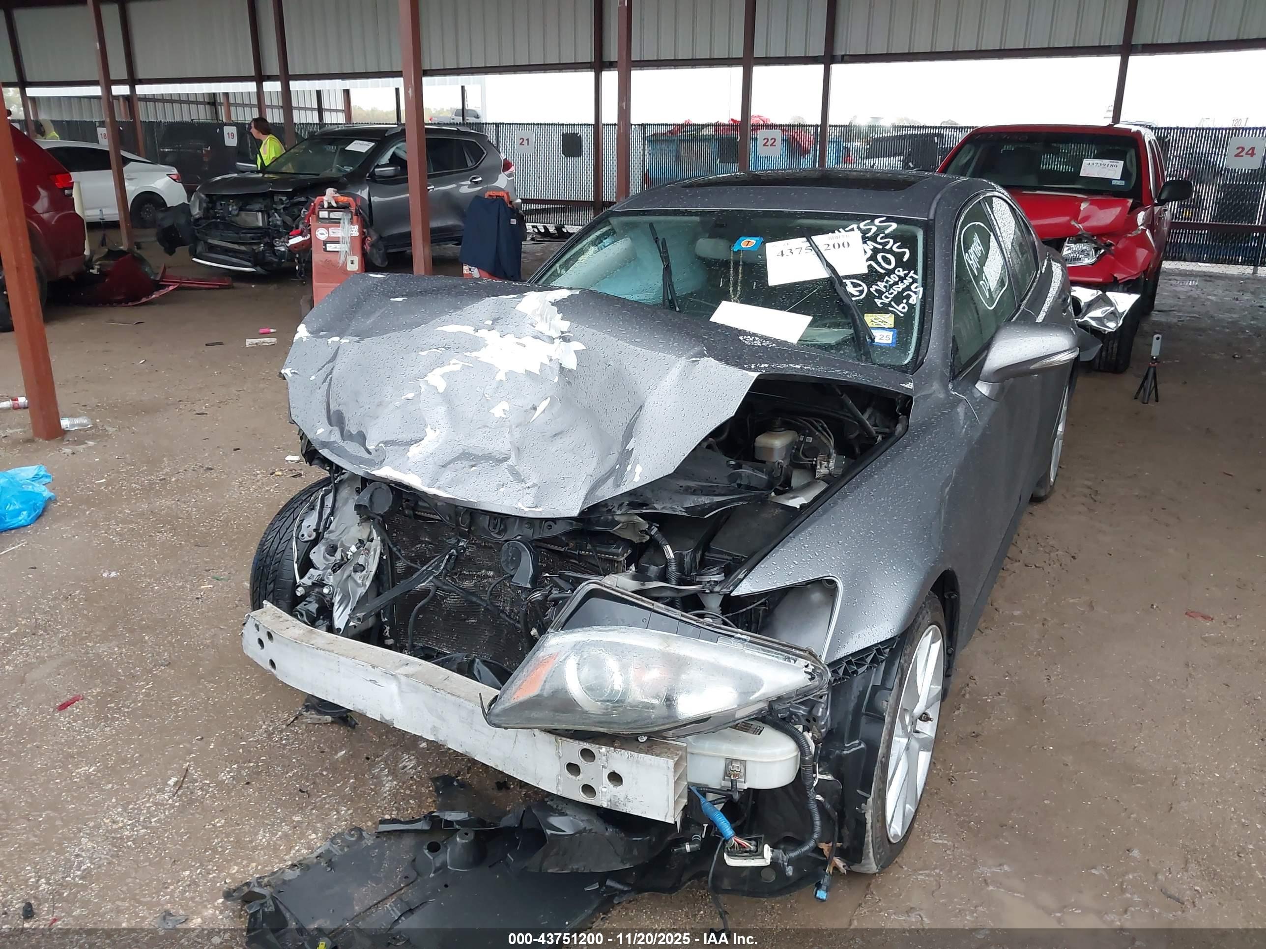 LEXUS IS image 2