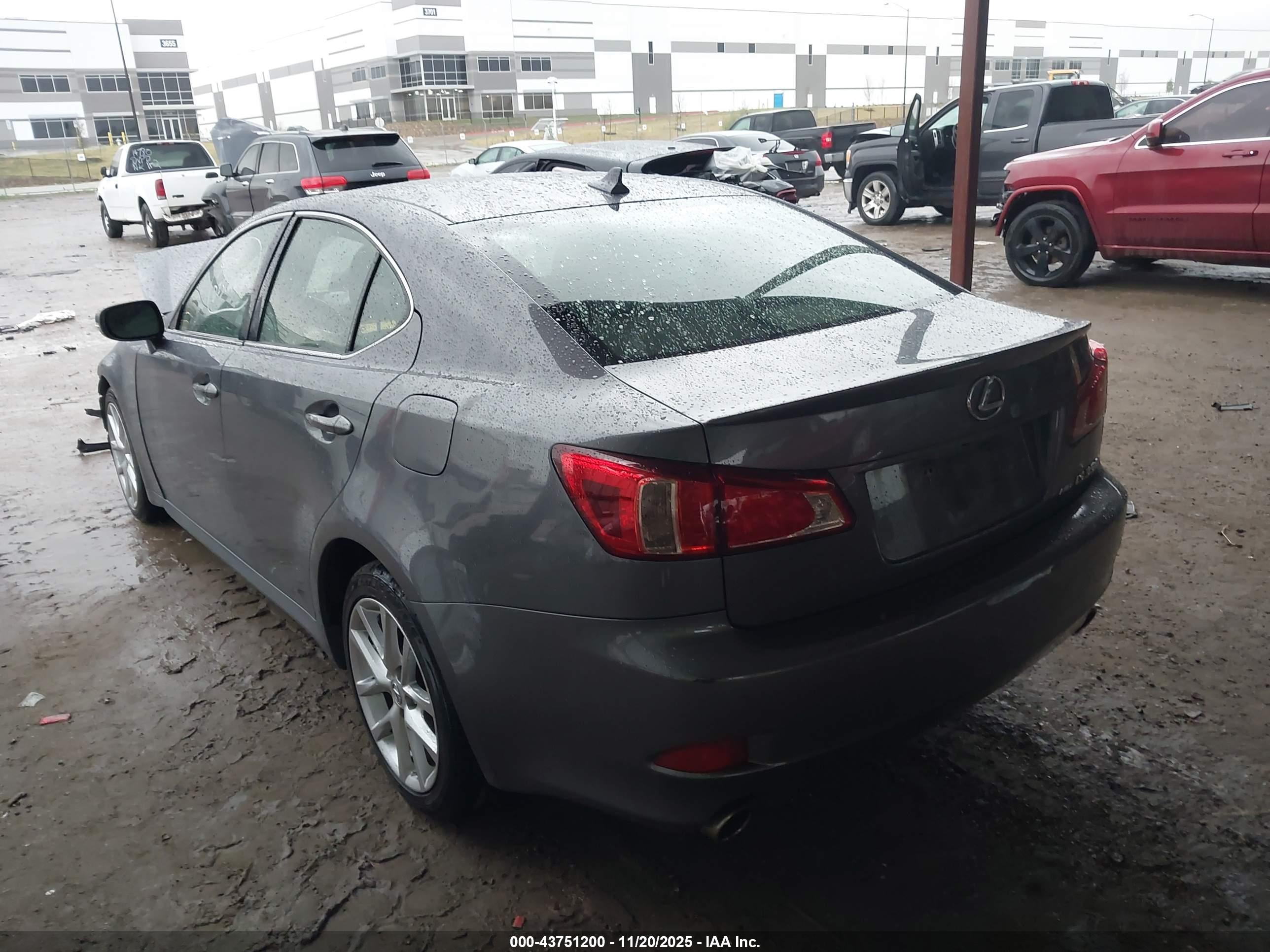 LEXUS IS image 3