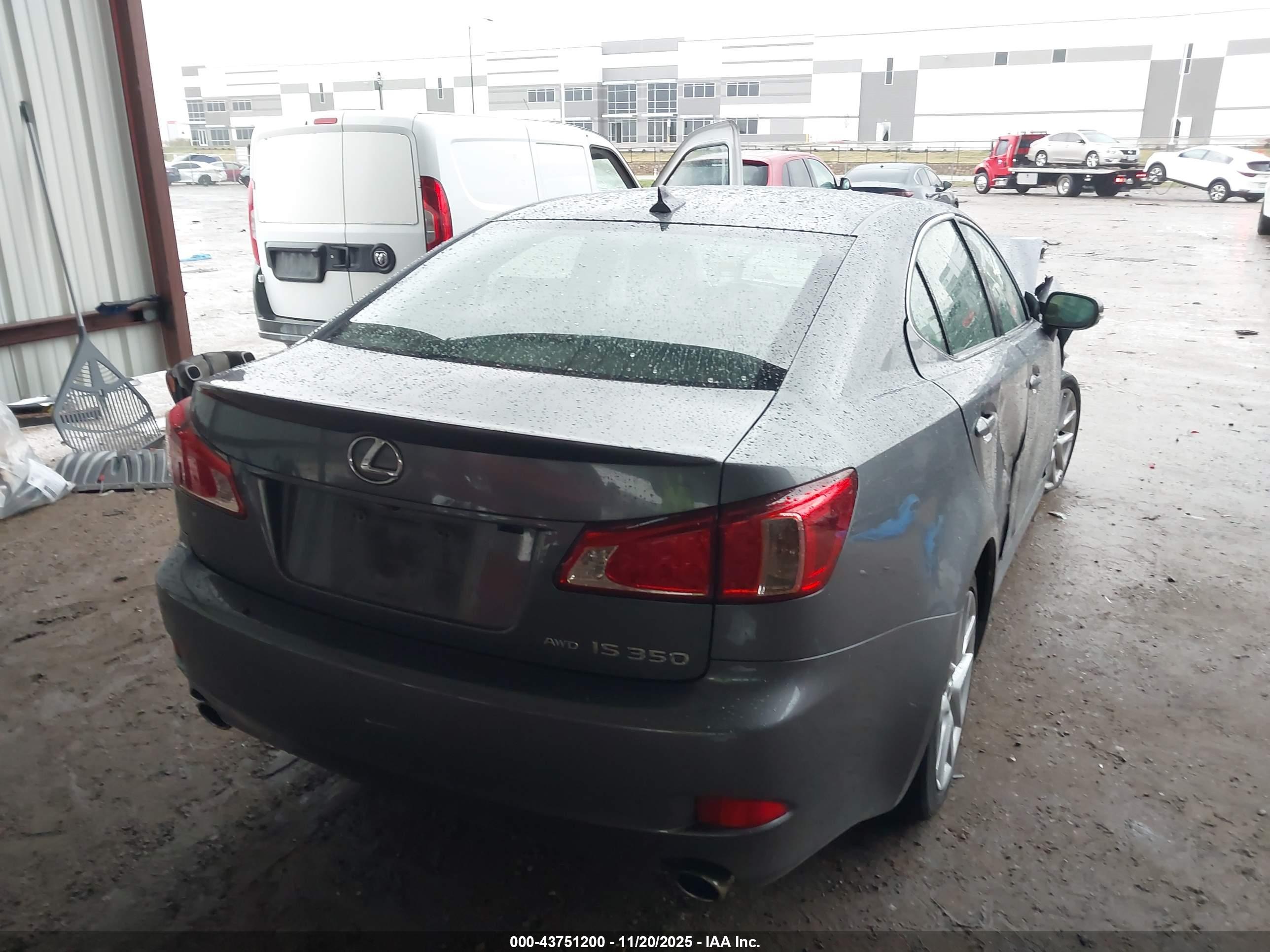 LEXUS IS image 4