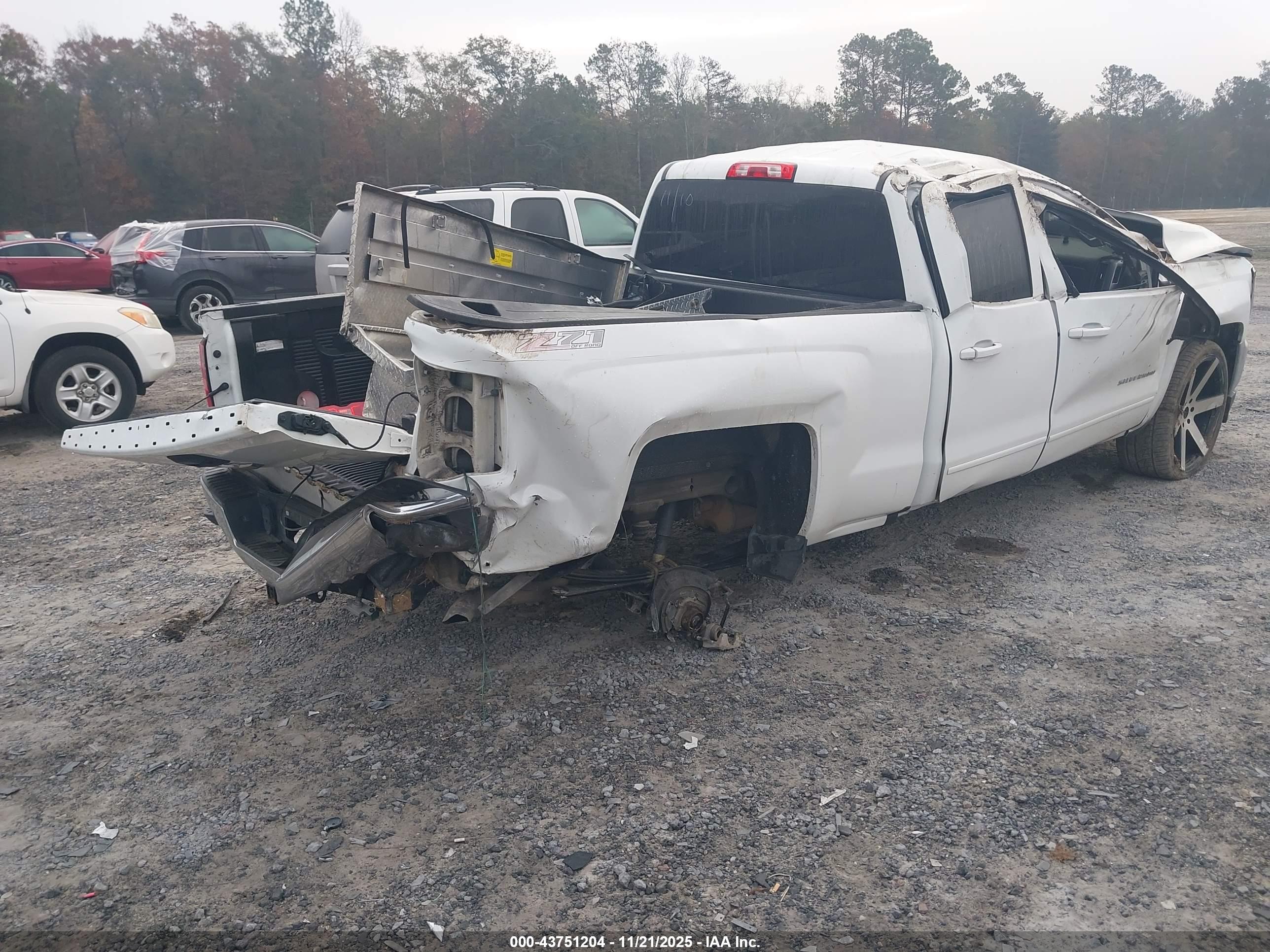 CHEVROLET SILVERADO image 4