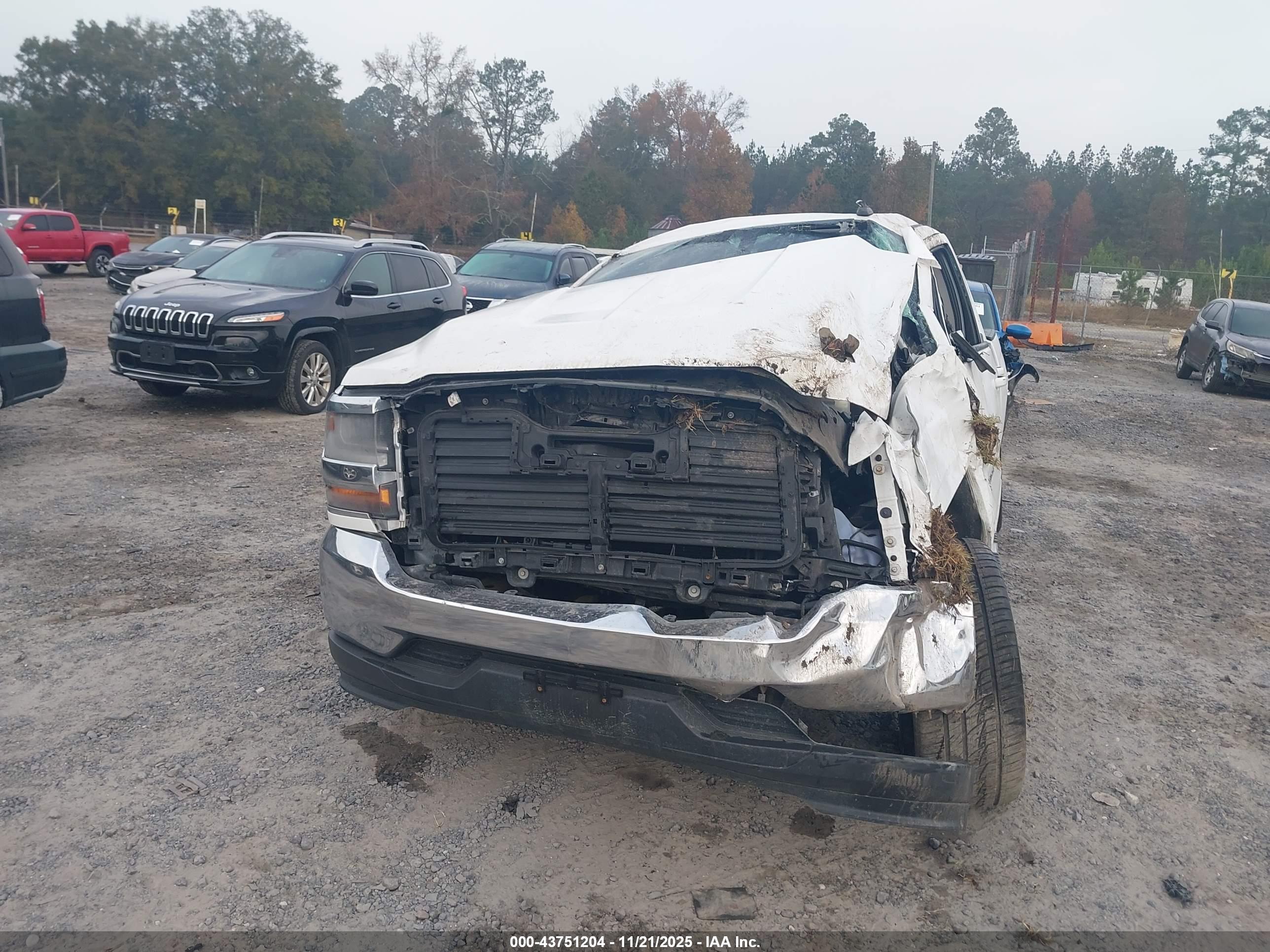 CHEVROLET SILVERADO image 6