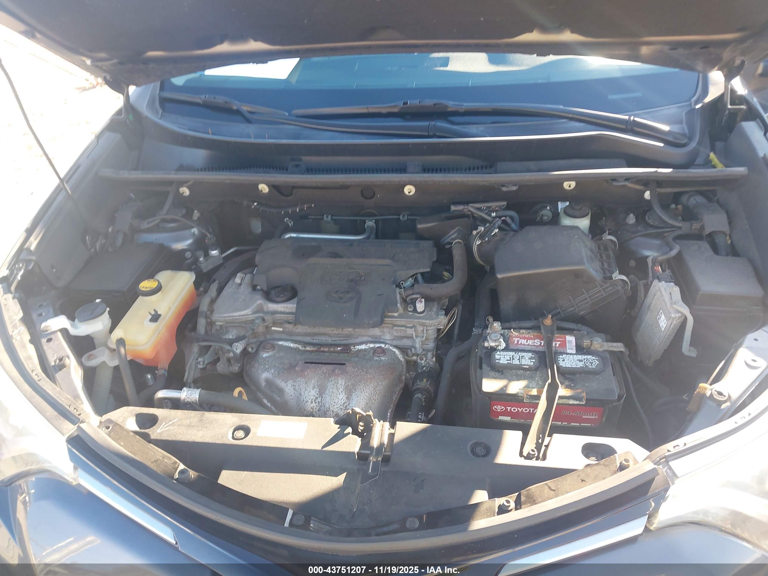 TOYOTA RAV4 image 10