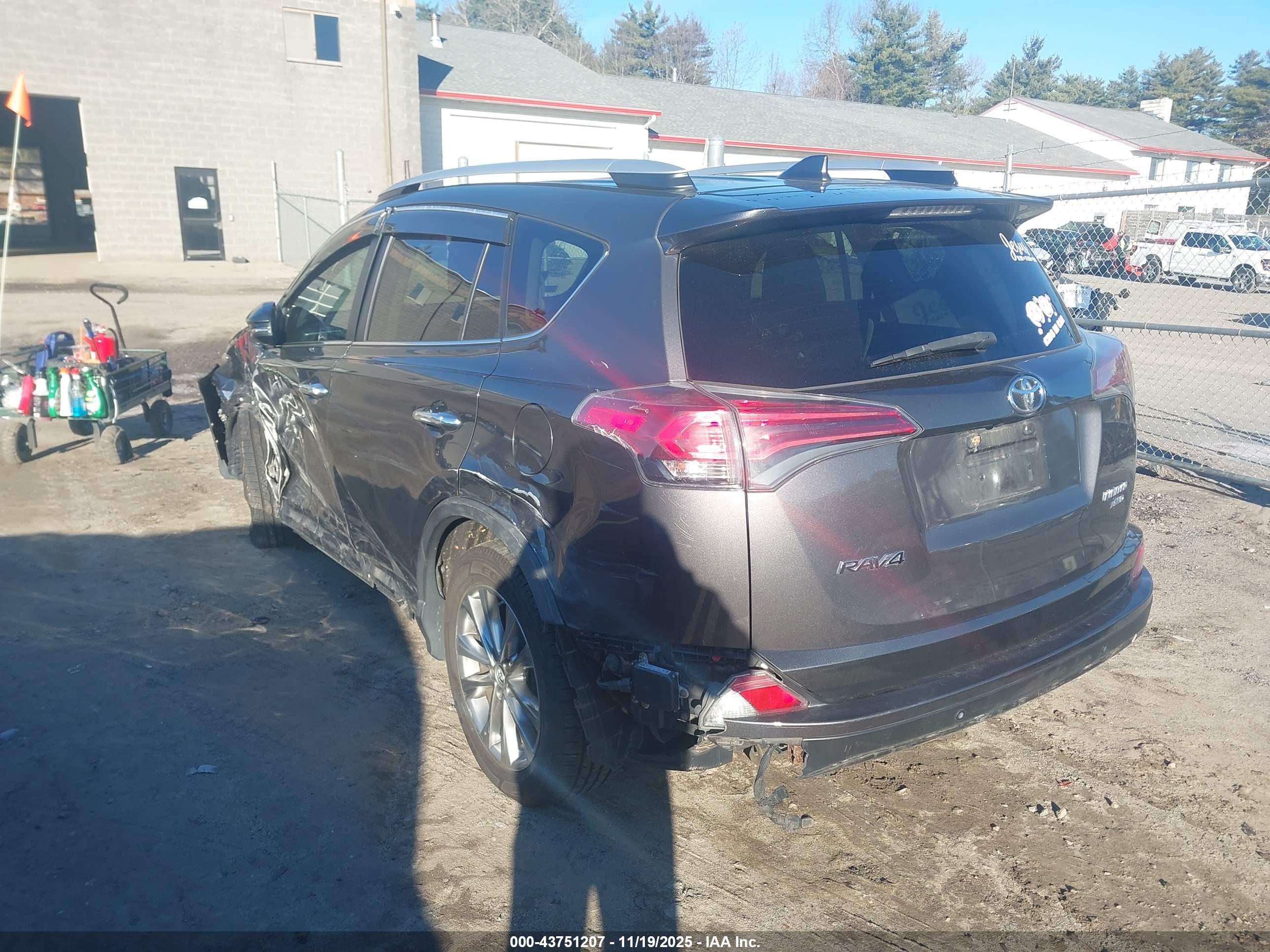 TOYOTA RAV4 image 3