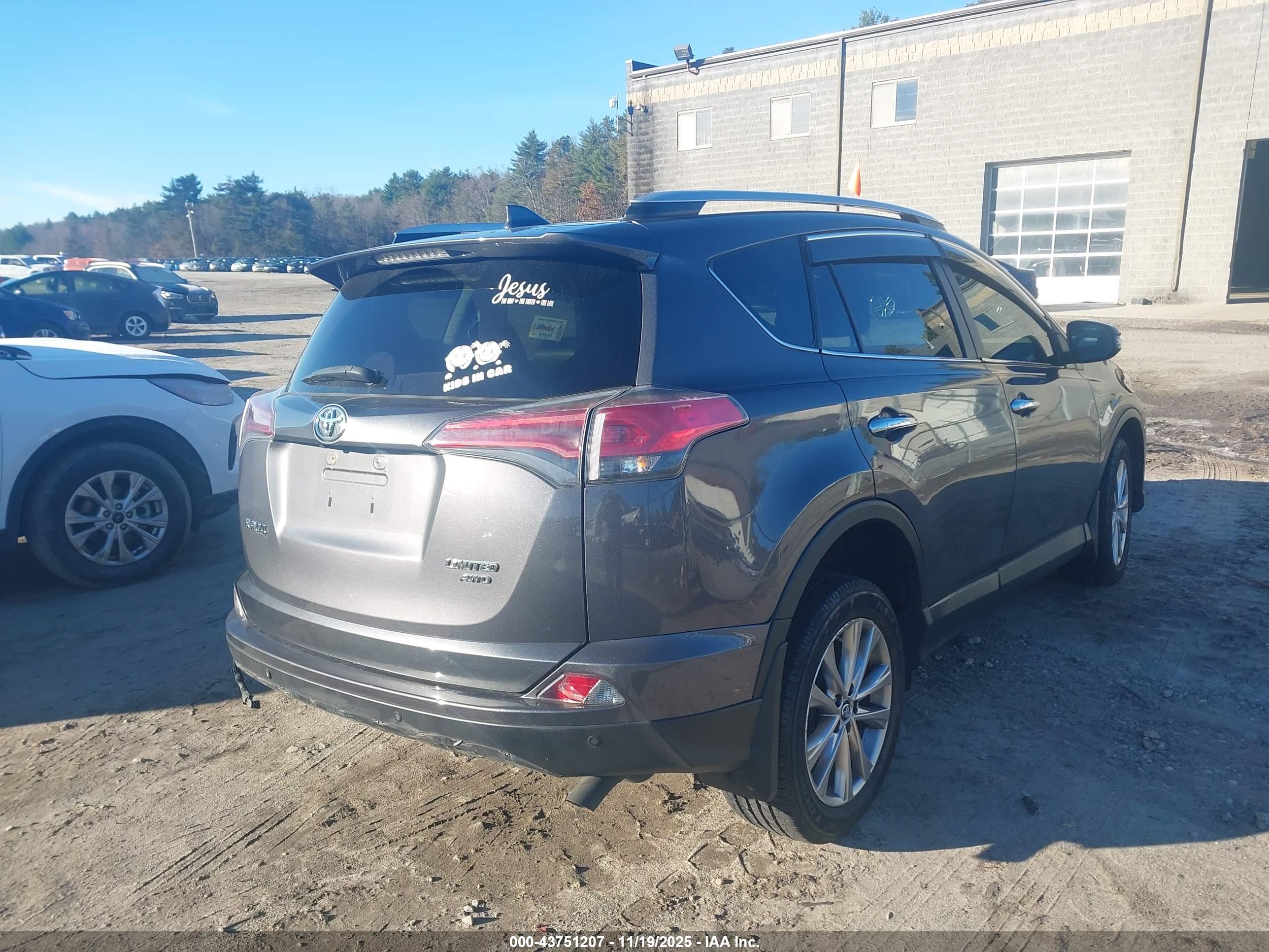 TOYOTA RAV4 image 4