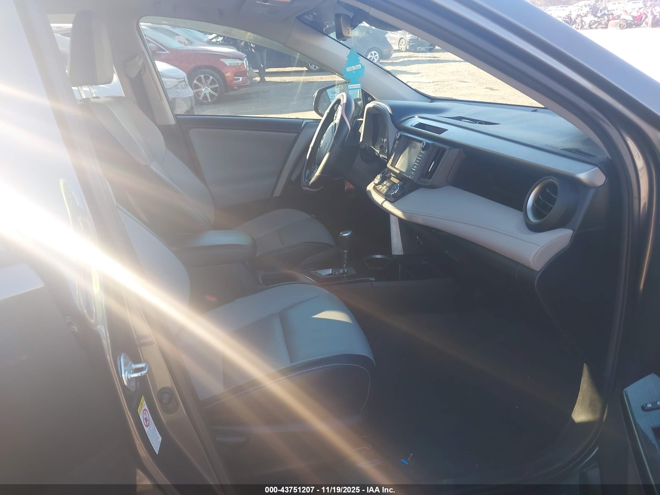TOYOTA RAV4 image 5