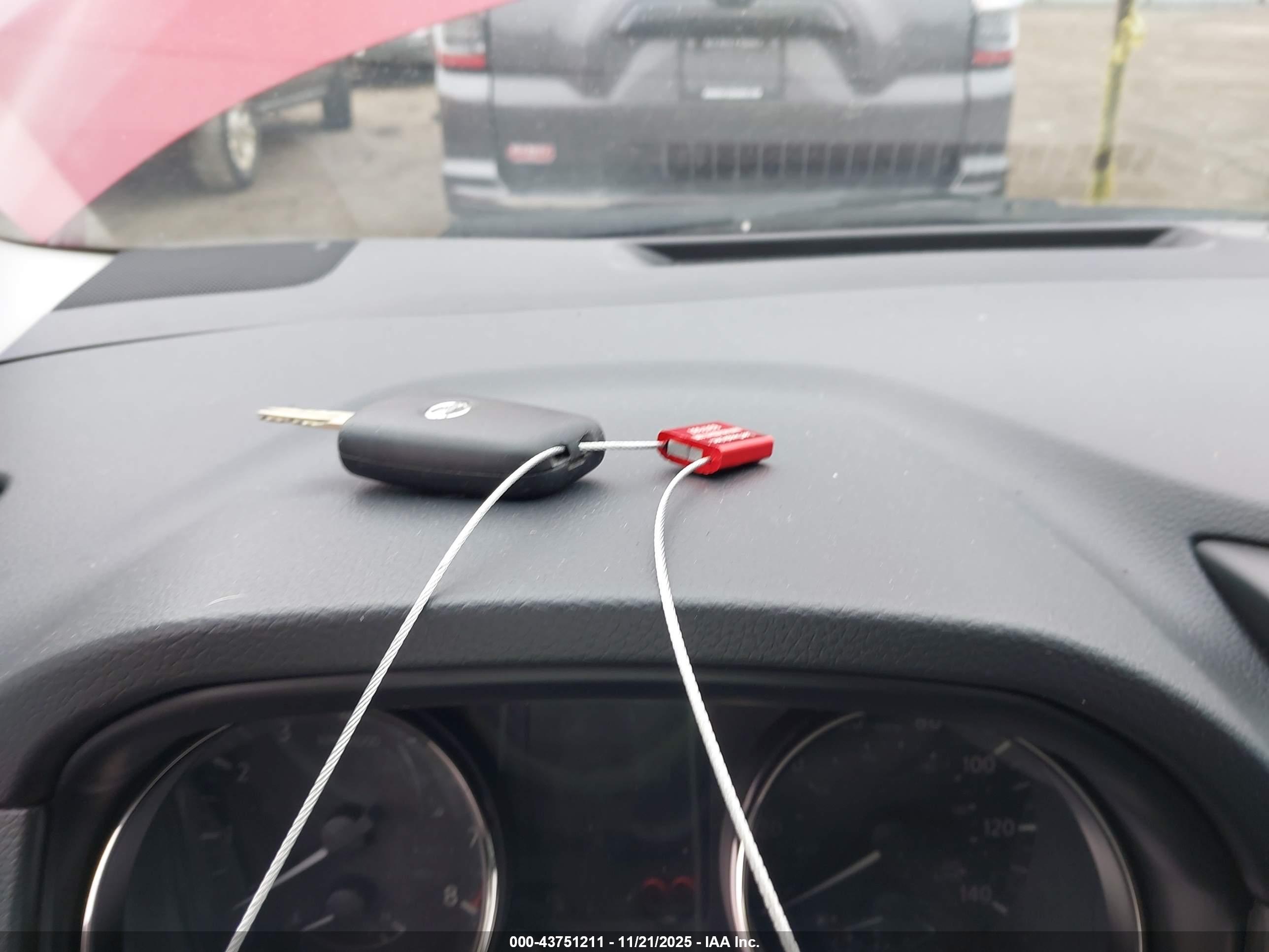 NISSAN ROGUE image 11