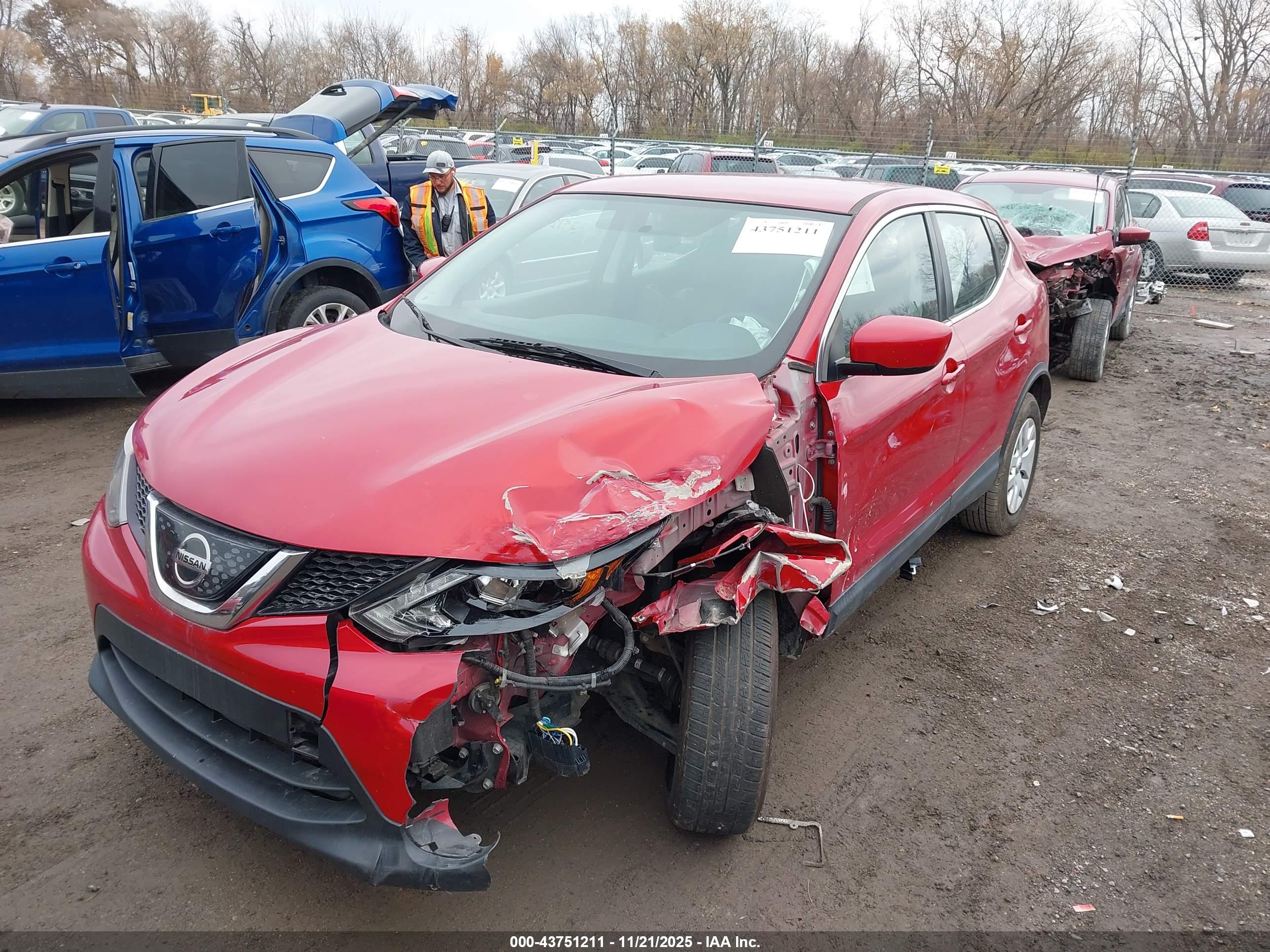 NISSAN ROGUE image 2