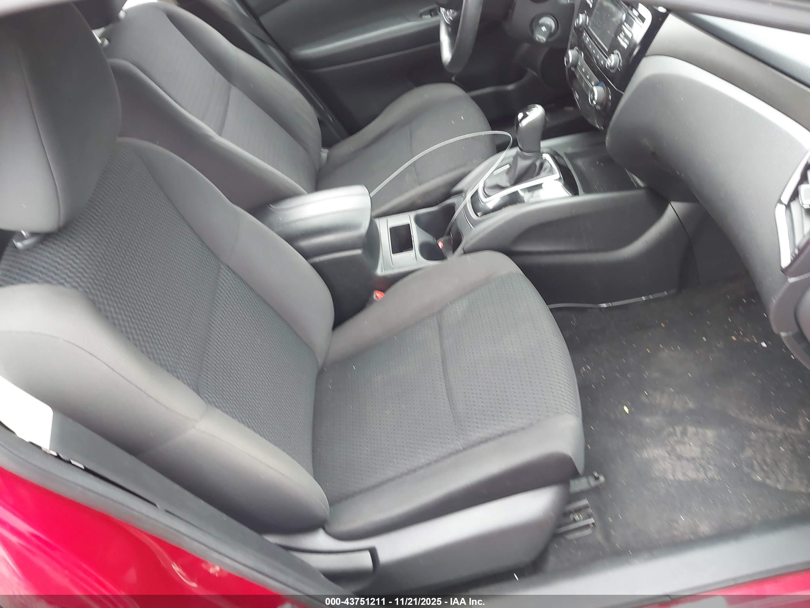 NISSAN ROGUE image 5