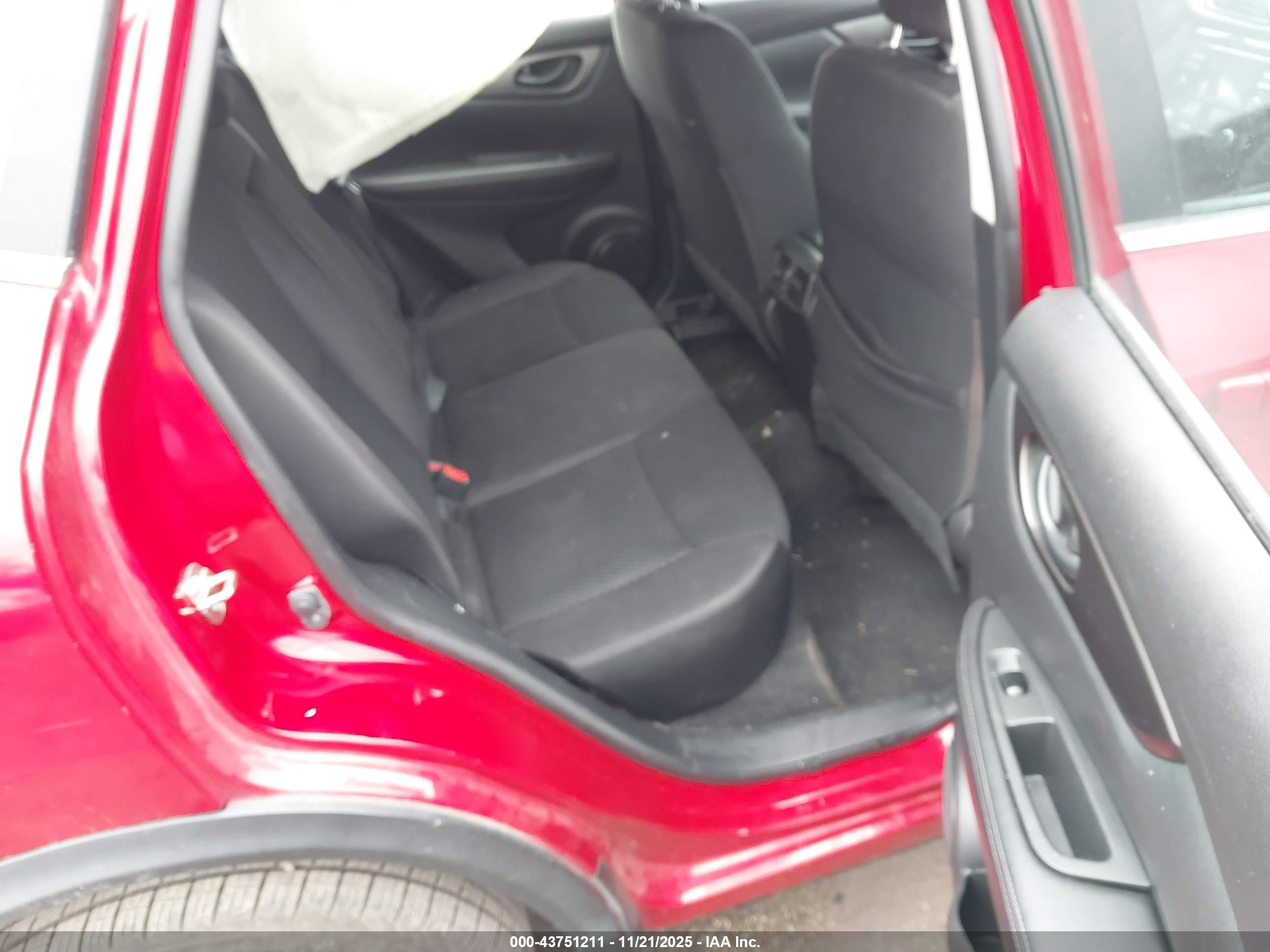 NISSAN ROGUE image 8