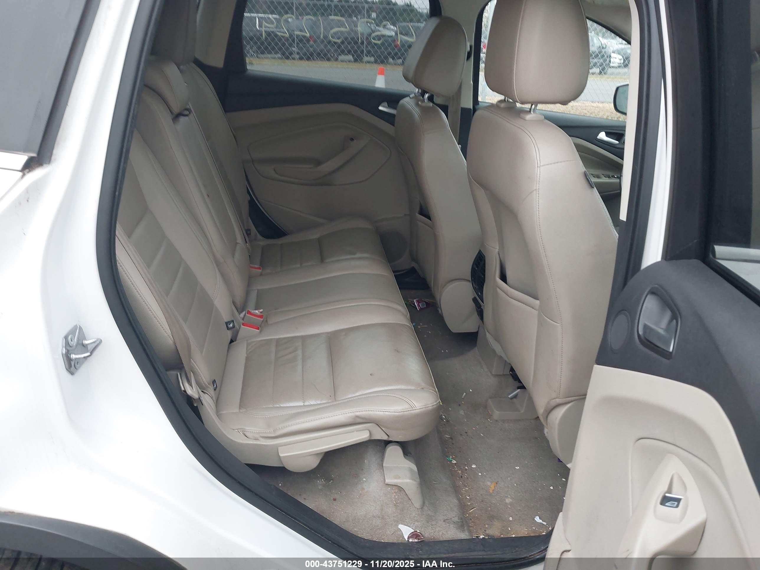 FORD ESCAPE image 8