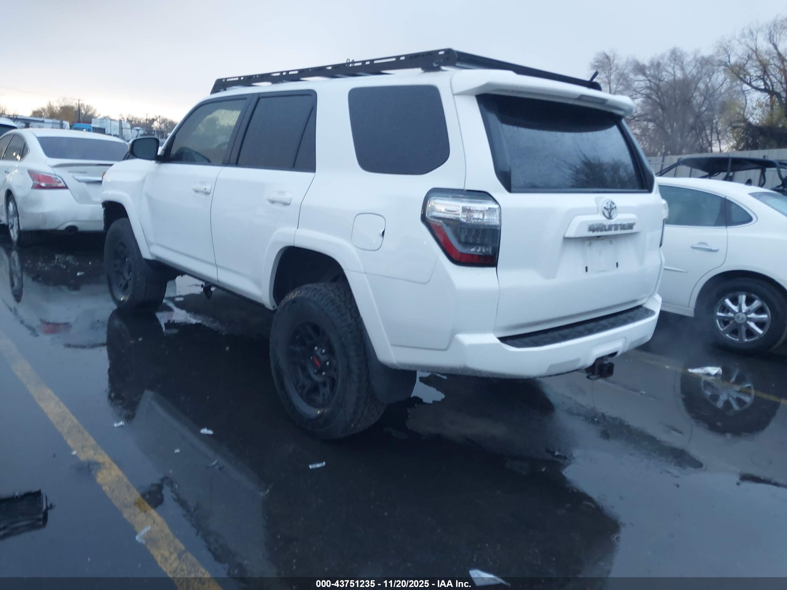 TOYOTA 4RUNNER image 3