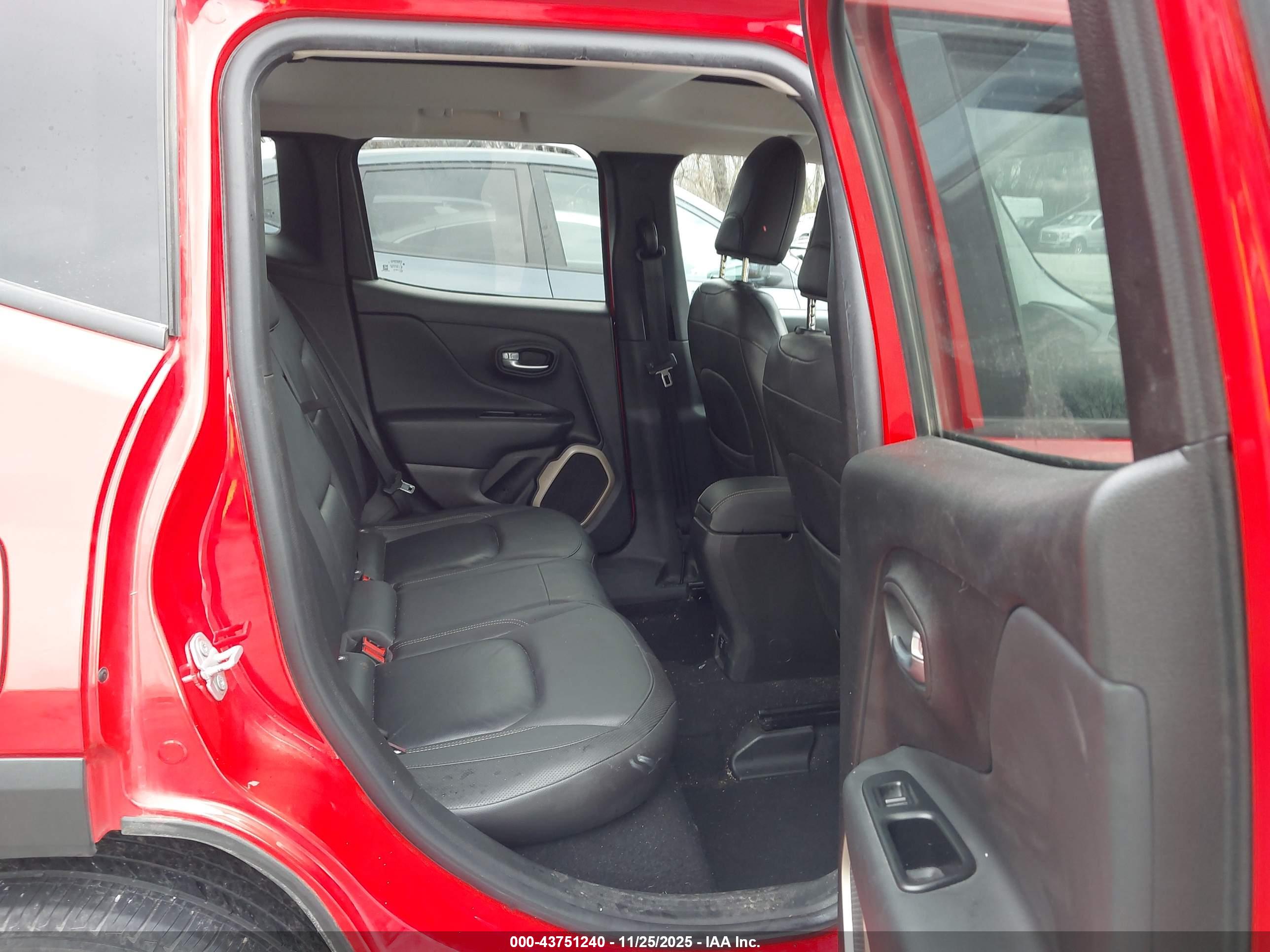JEEP RENEGADE image 8