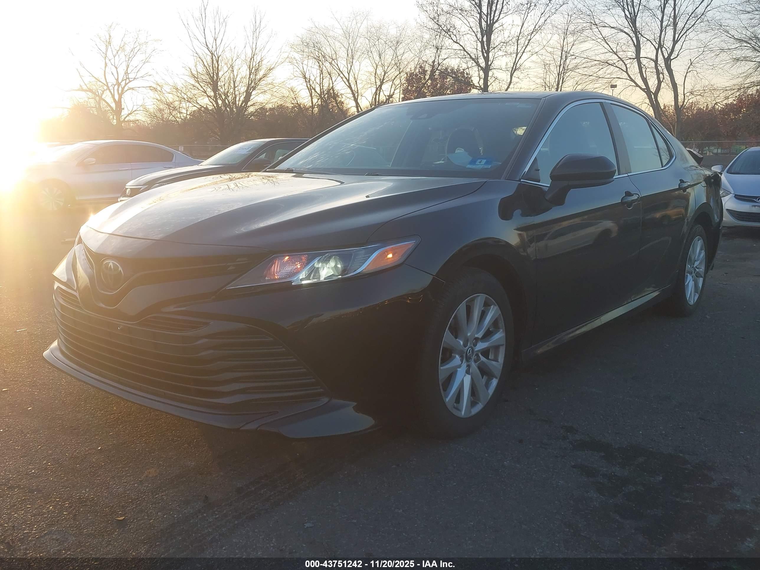 TOYOTA CAMRY image 2