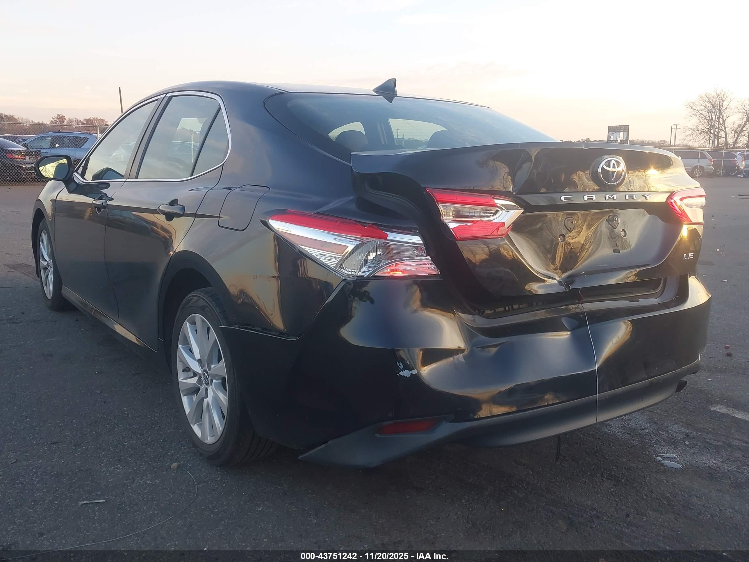 TOYOTA CAMRY image 3