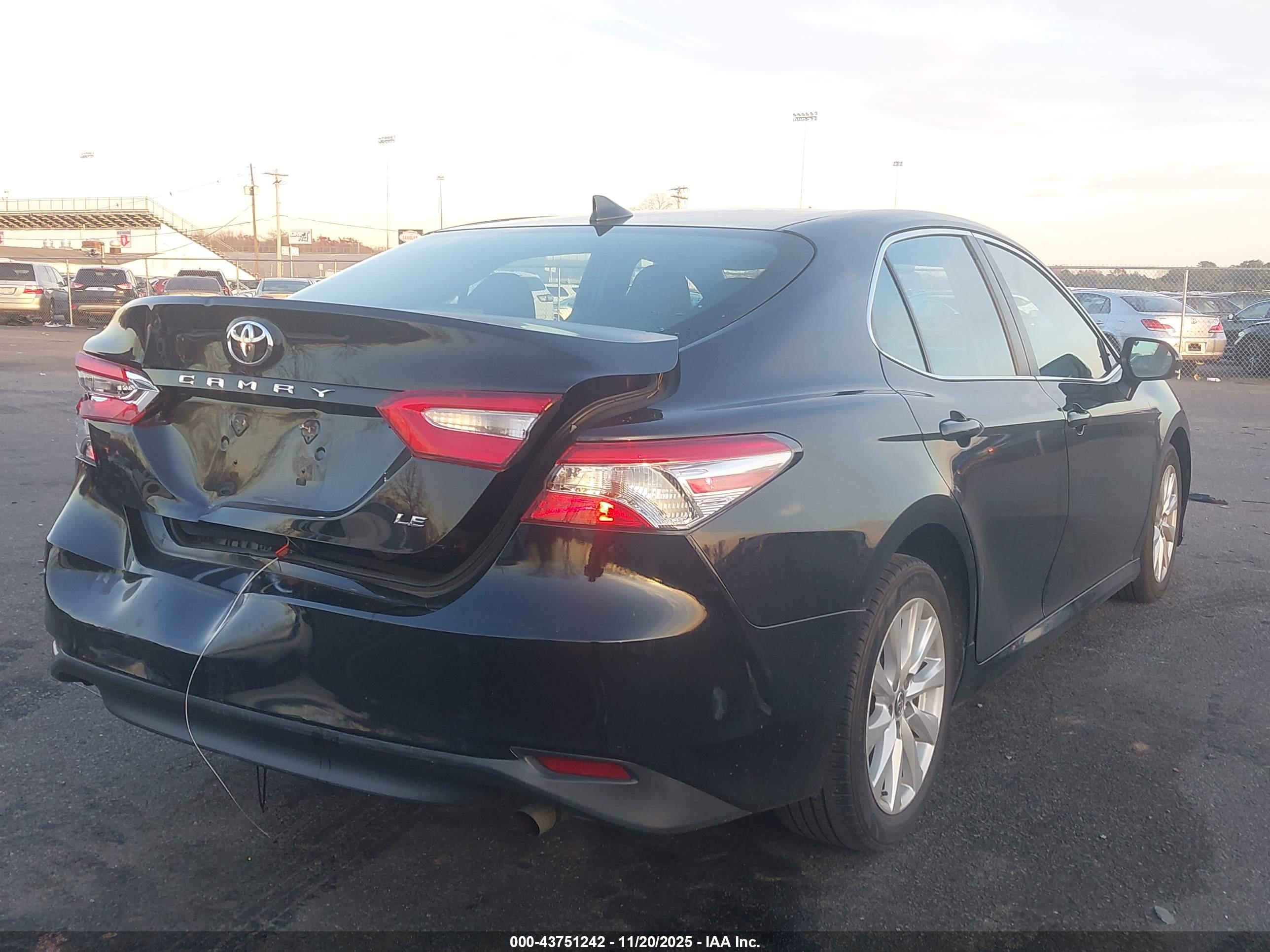 TOYOTA CAMRY image 4