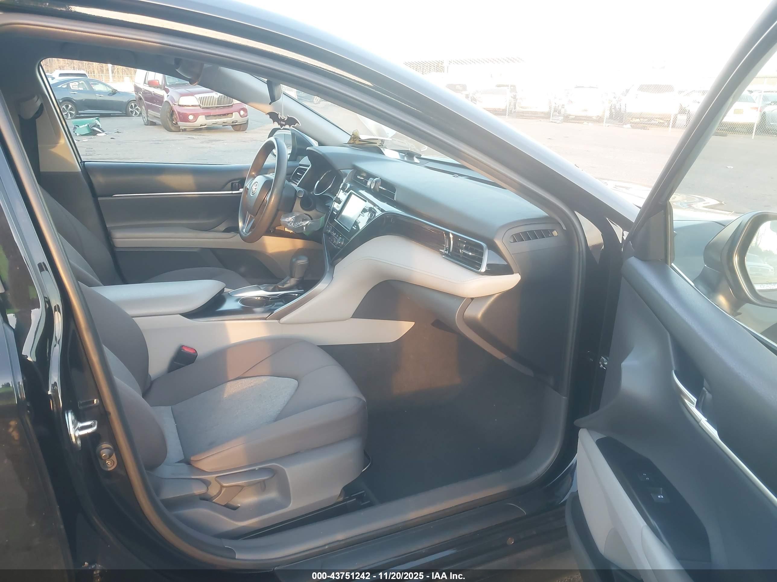 TOYOTA CAMRY image 5