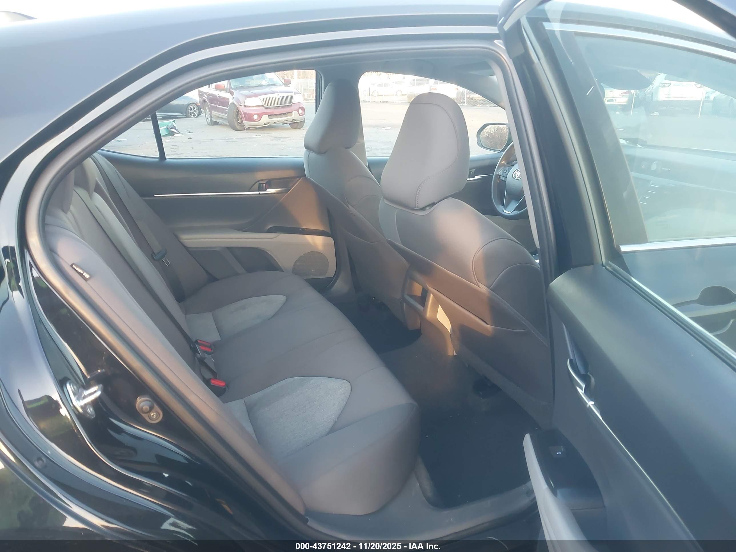 TOYOTA CAMRY image 8