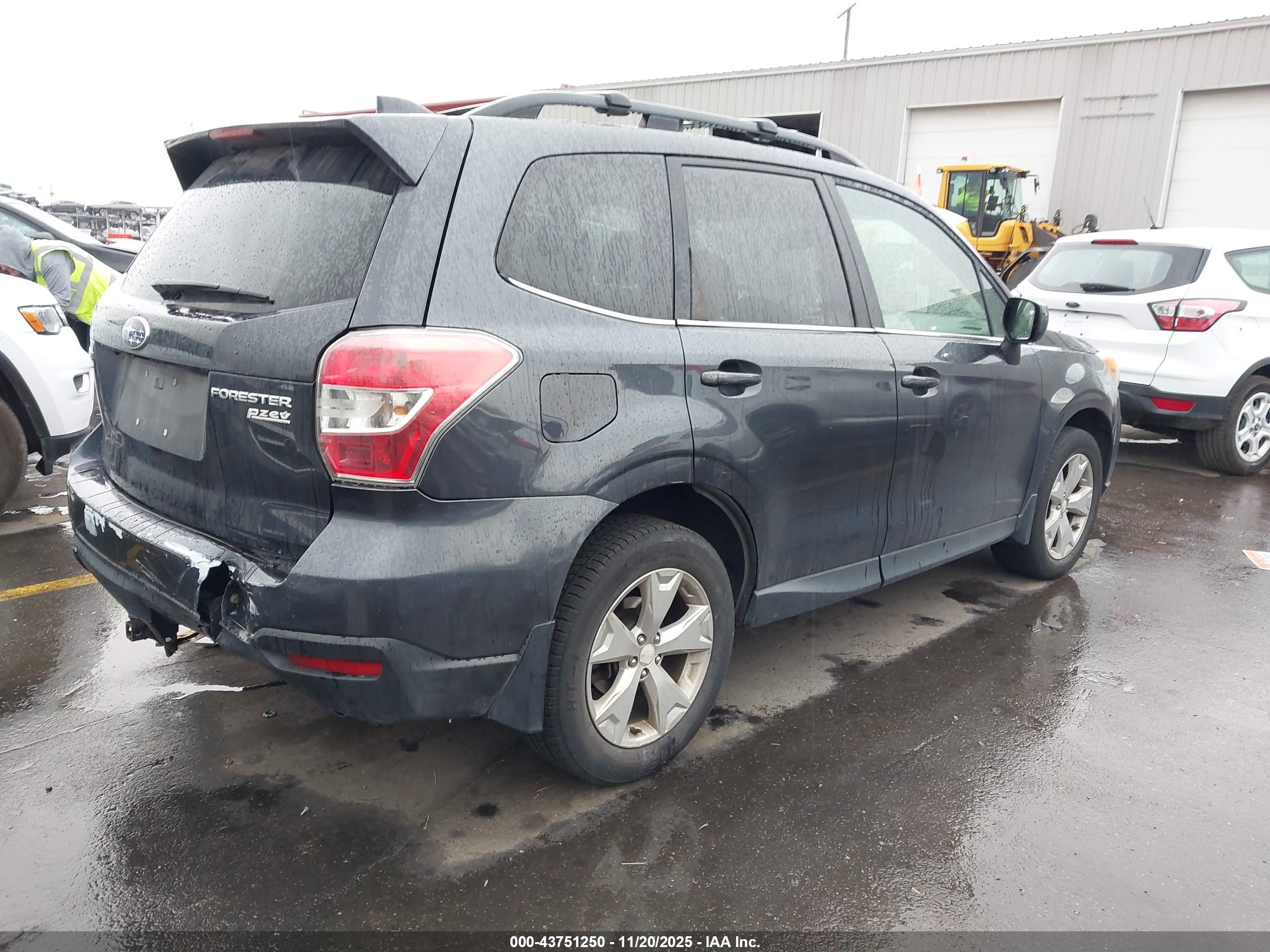 SUBARU FORESTER image 4