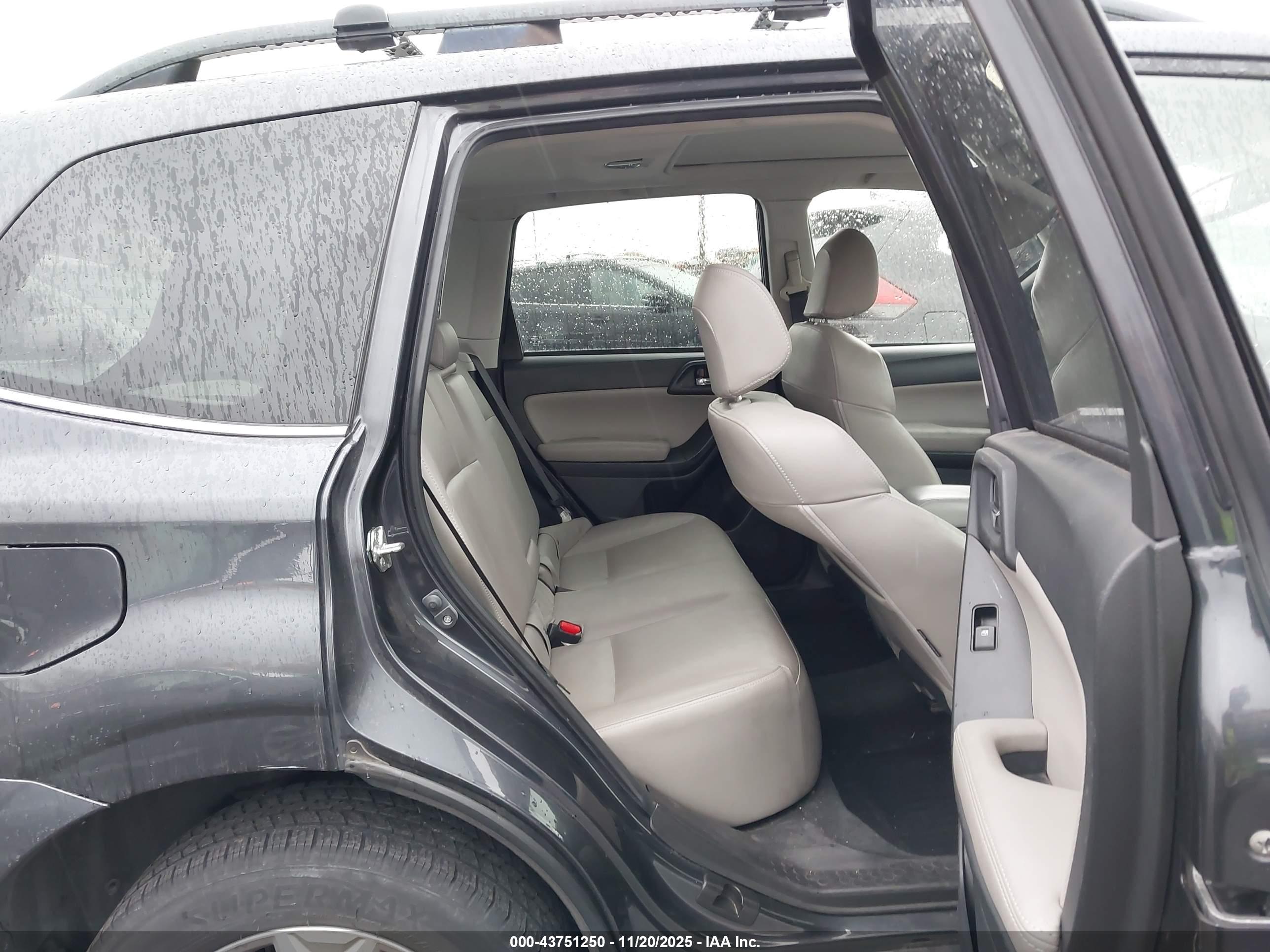 SUBARU FORESTER image 8