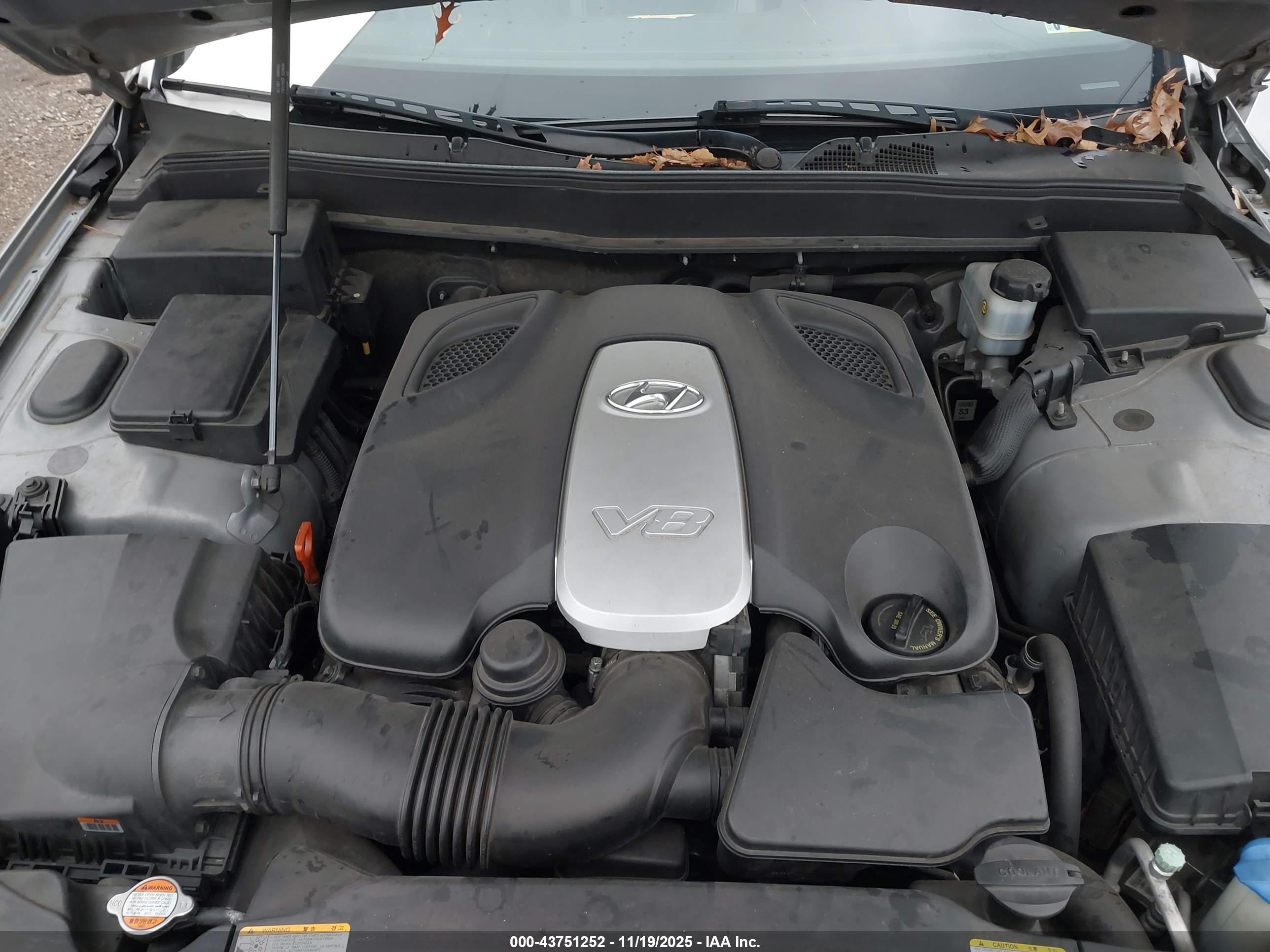 HYUNDAI GENESIS image 10