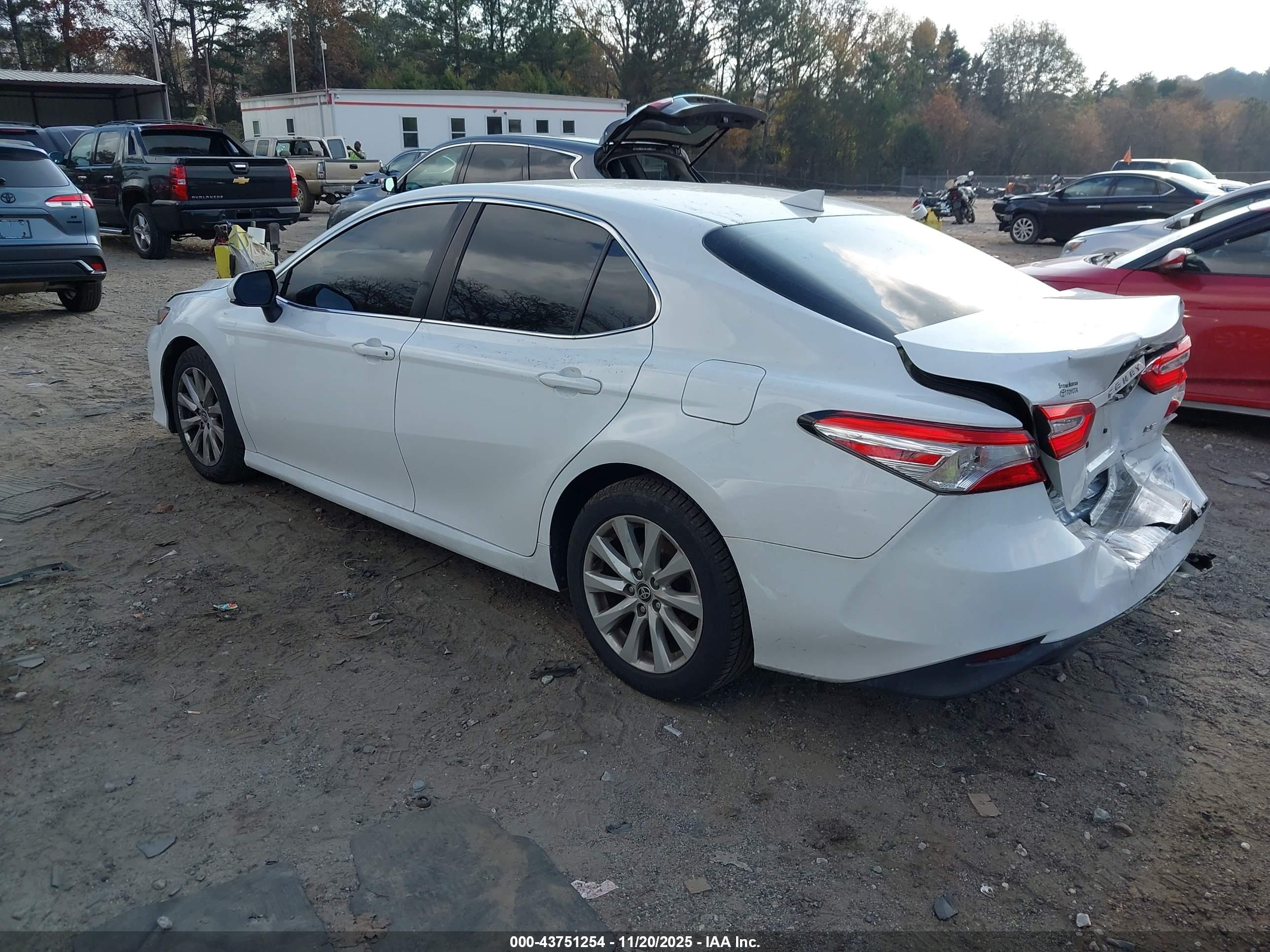 TOYOTA CAMRY image 3