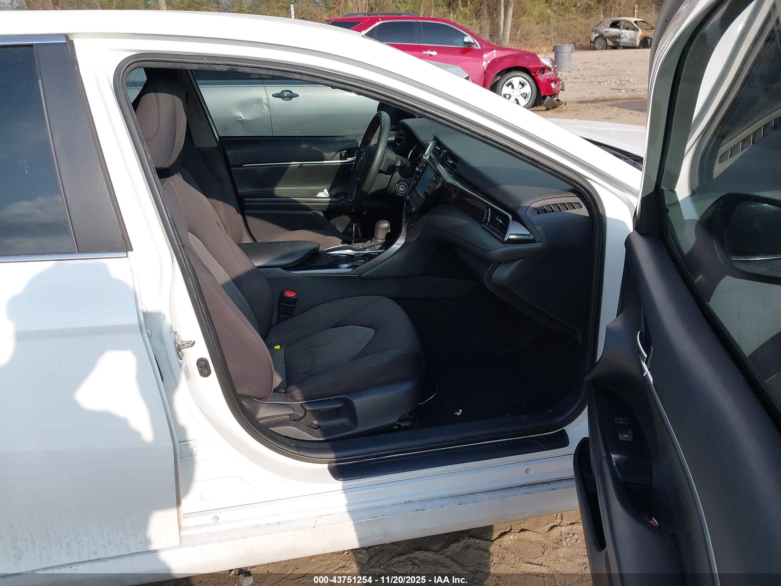 TOYOTA CAMRY image 5