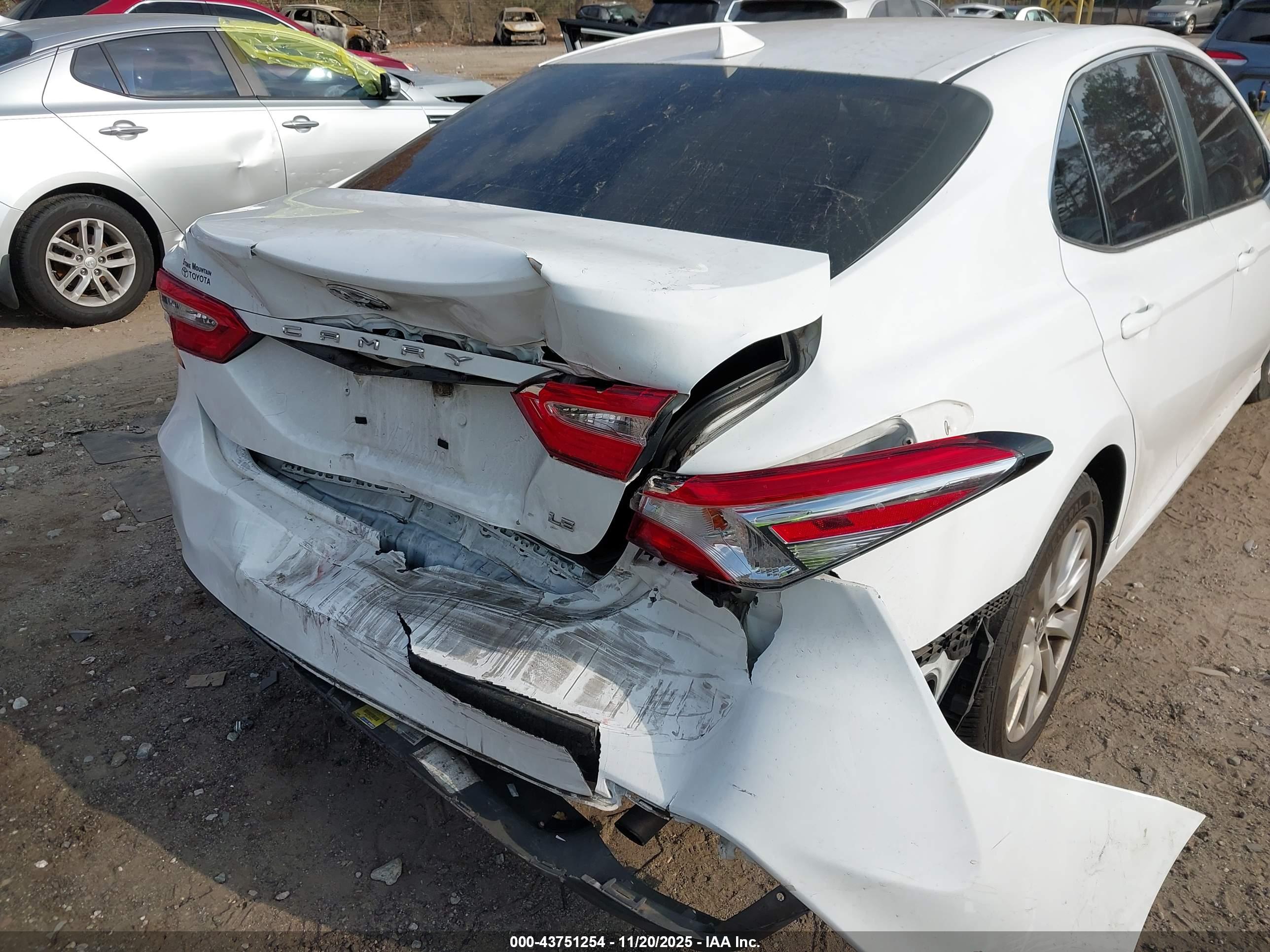 TOYOTA CAMRY image 6
