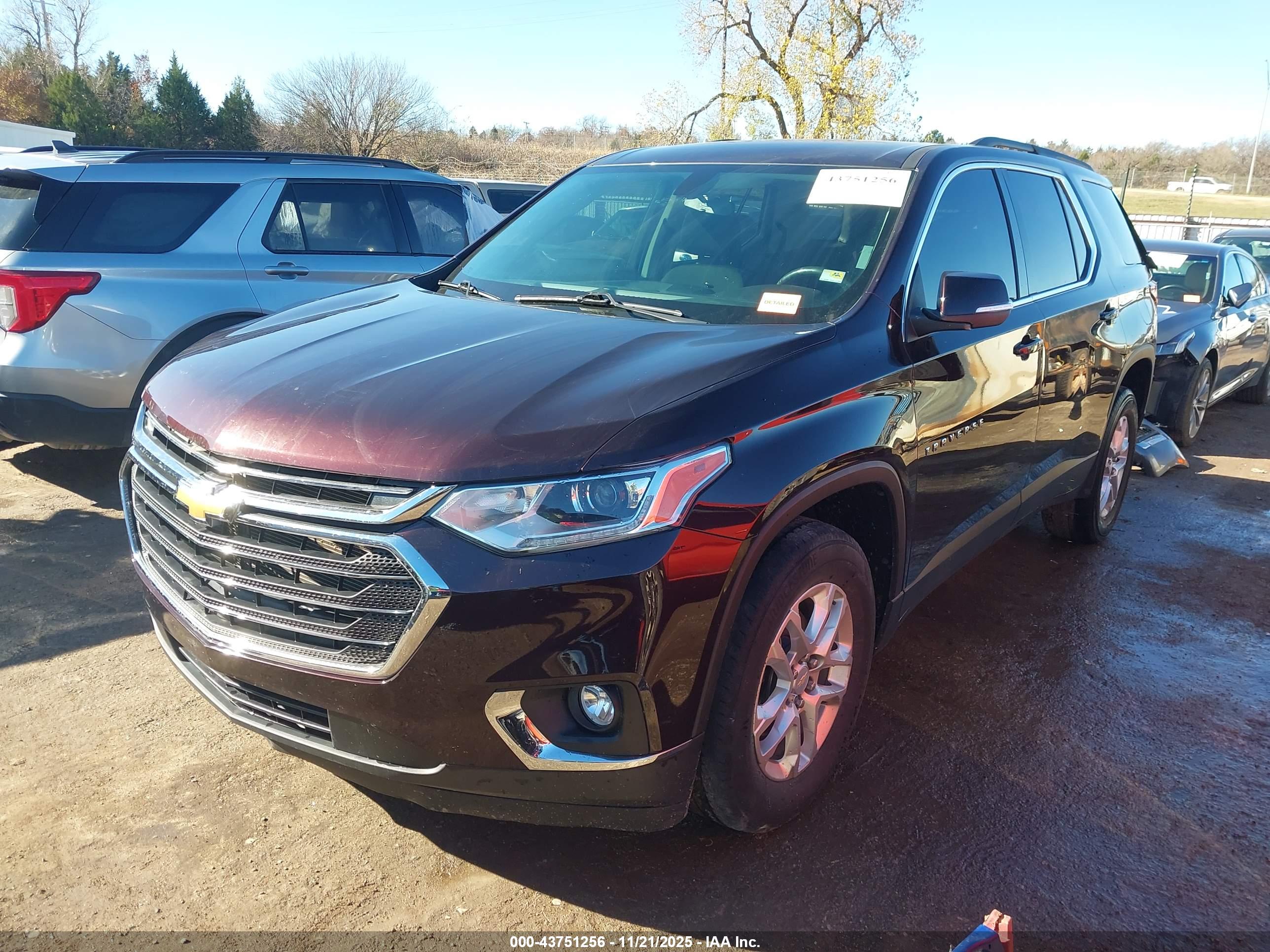 CHEVROLET TRAVERSE image 2