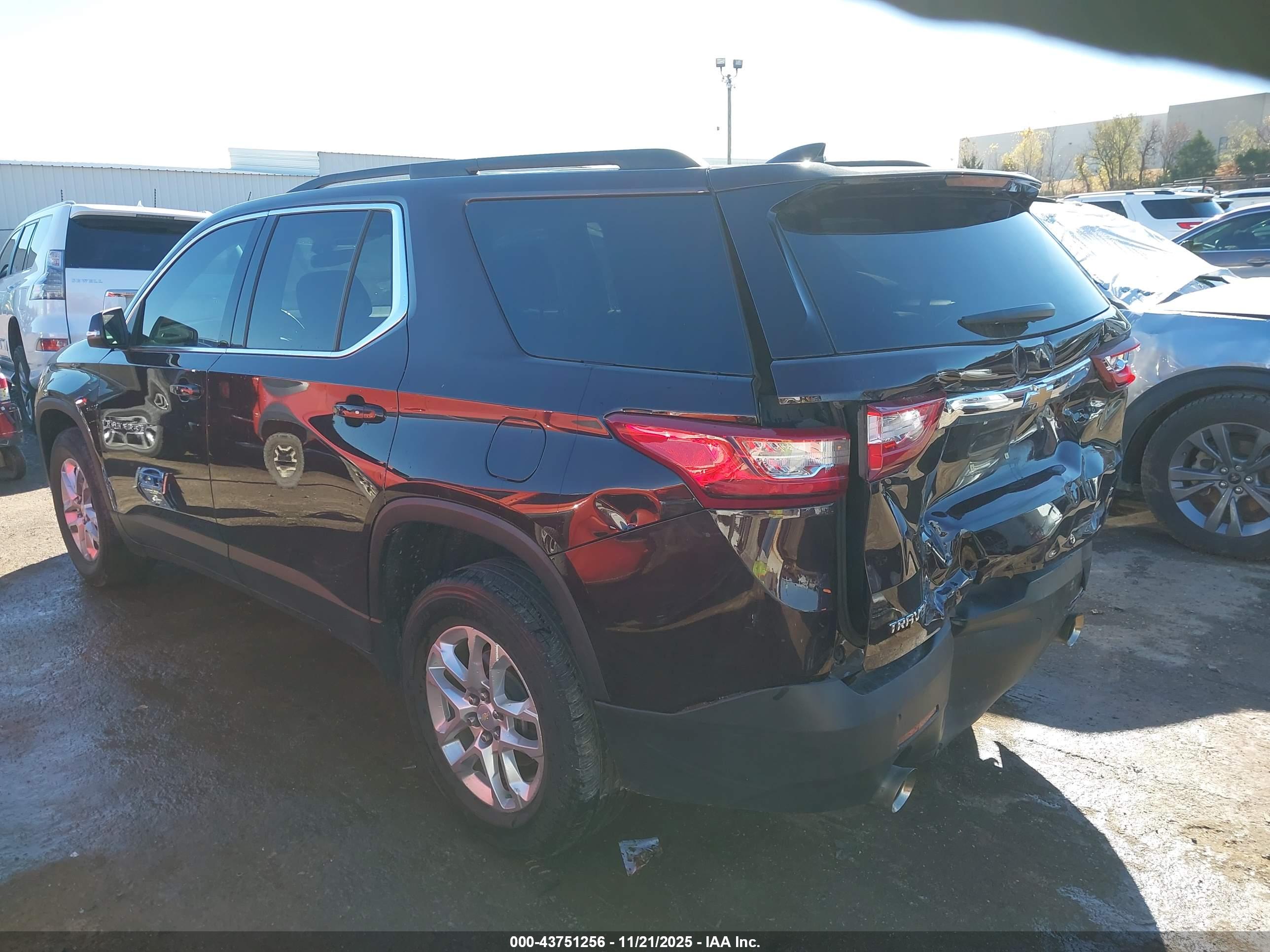 CHEVROLET TRAVERSE image 3