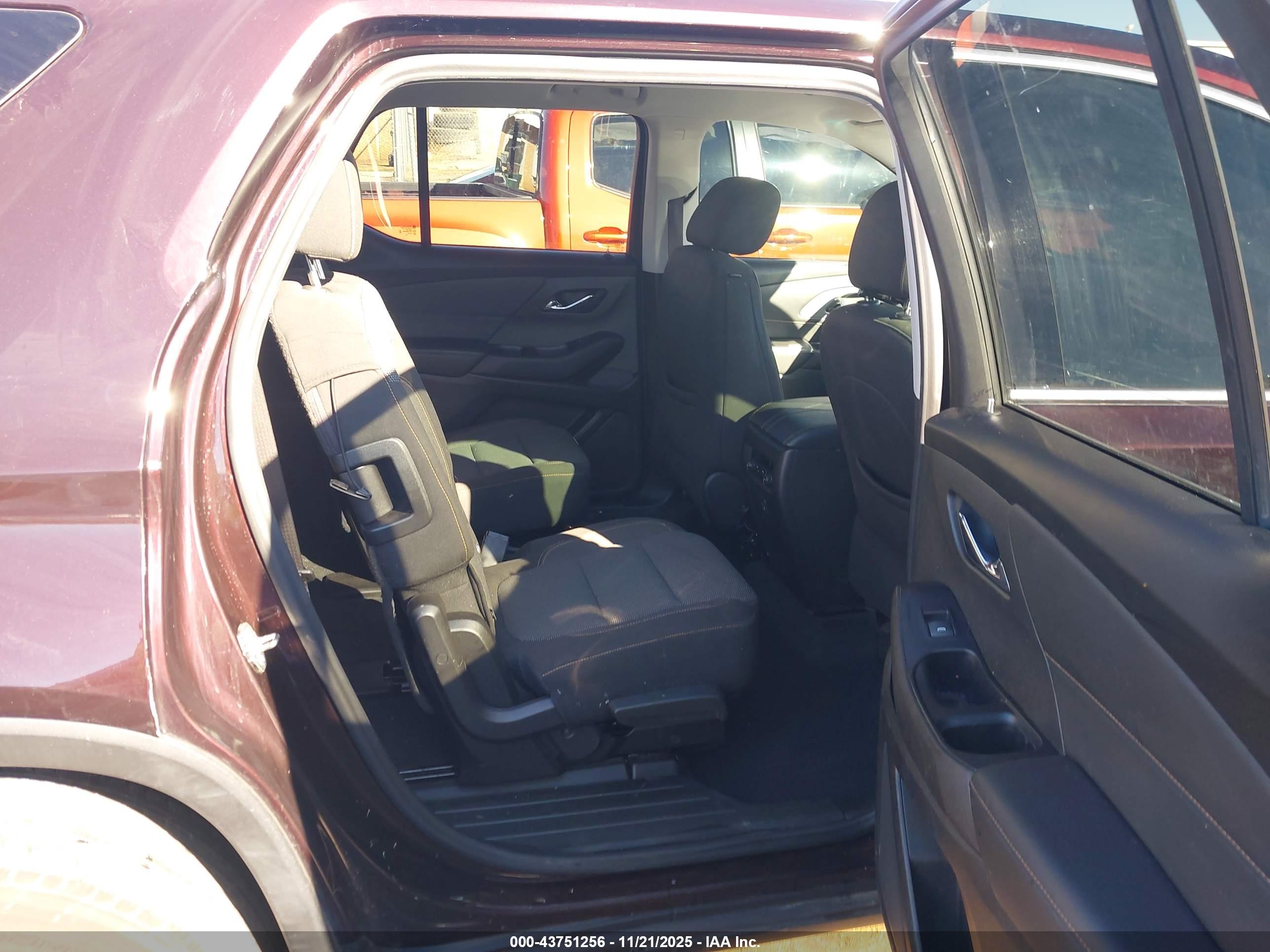 CHEVROLET TRAVERSE image 8