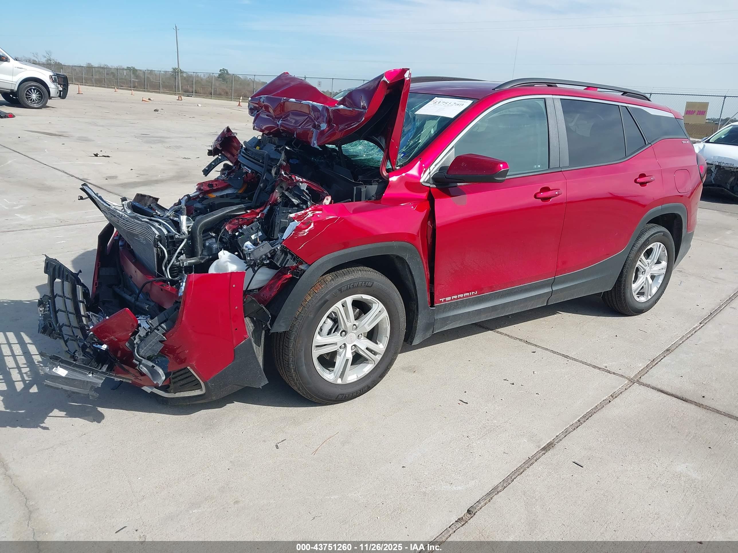 GMC TERRAIN image 2
