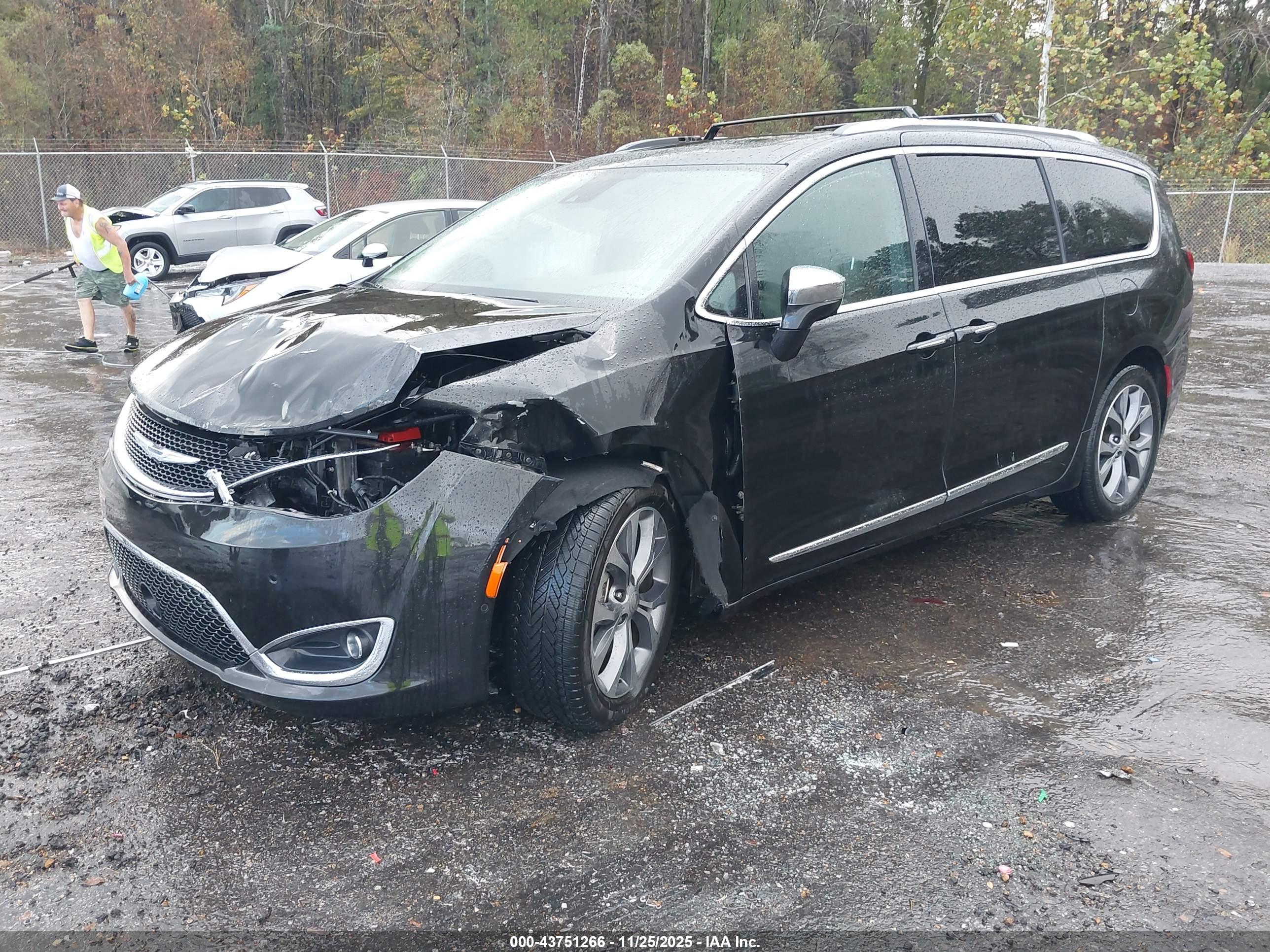CHRYSLER PACIFICA image 2
