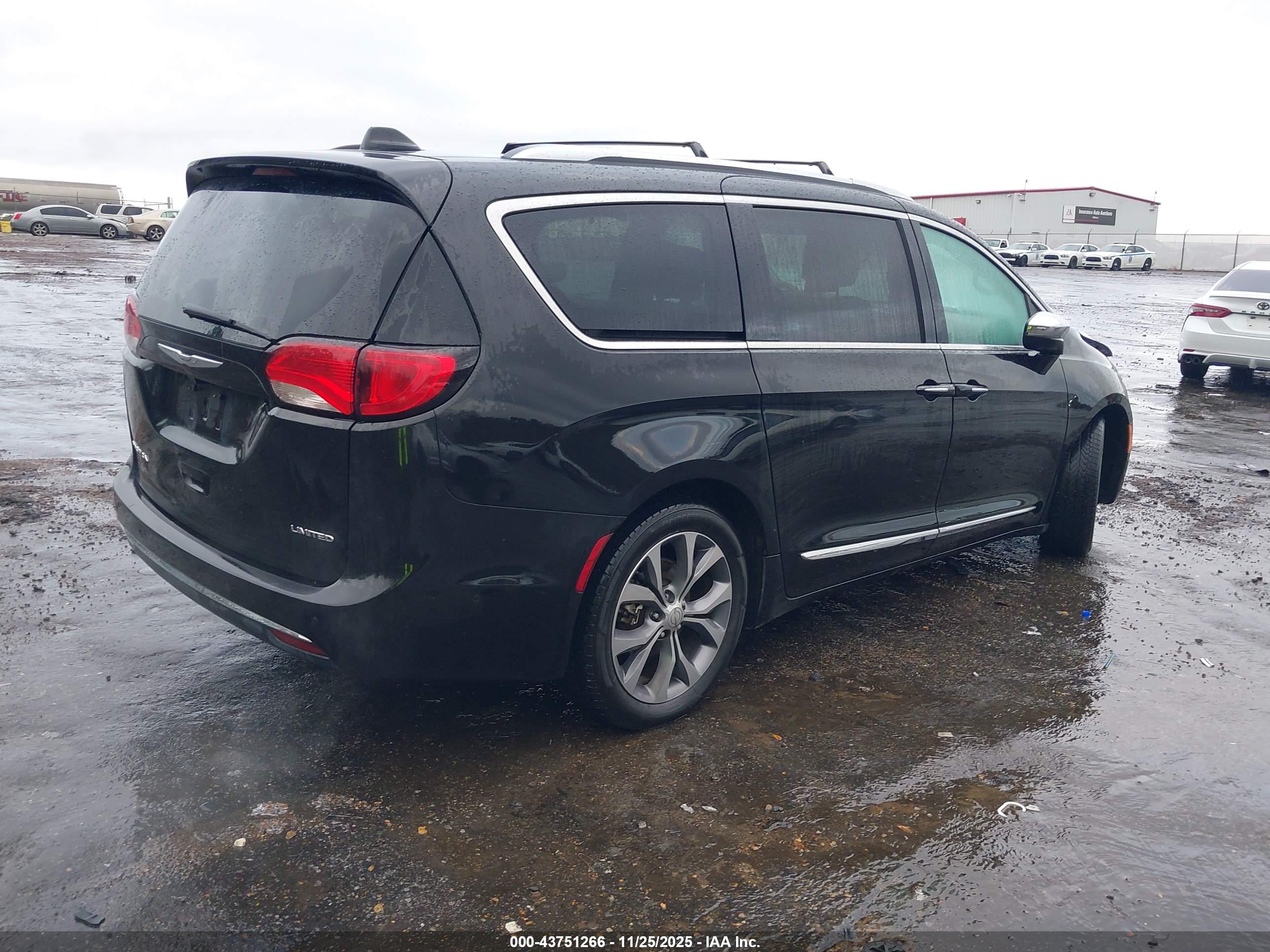 CHRYSLER PACIFICA image 4