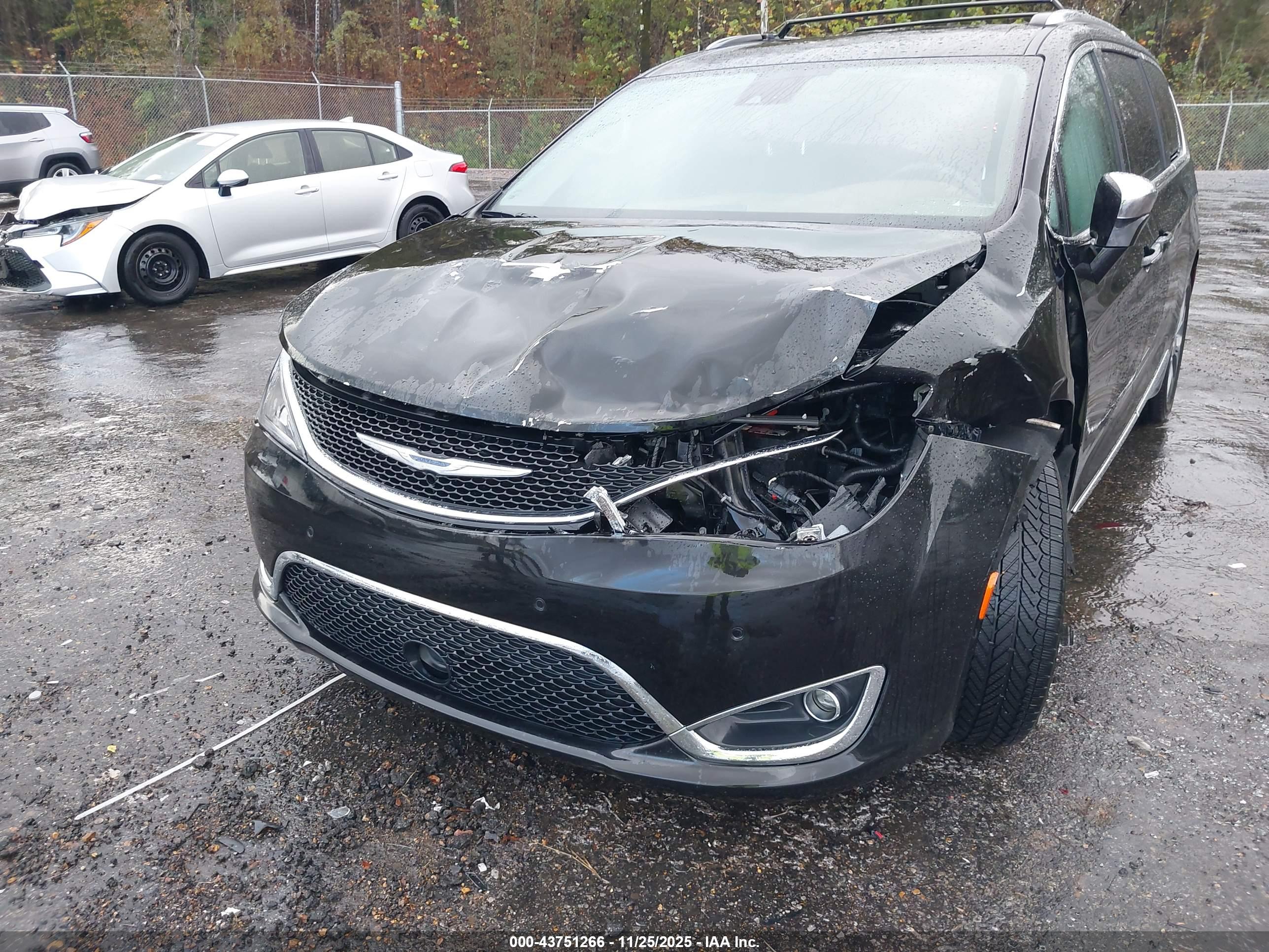 CHRYSLER PACIFICA image 6