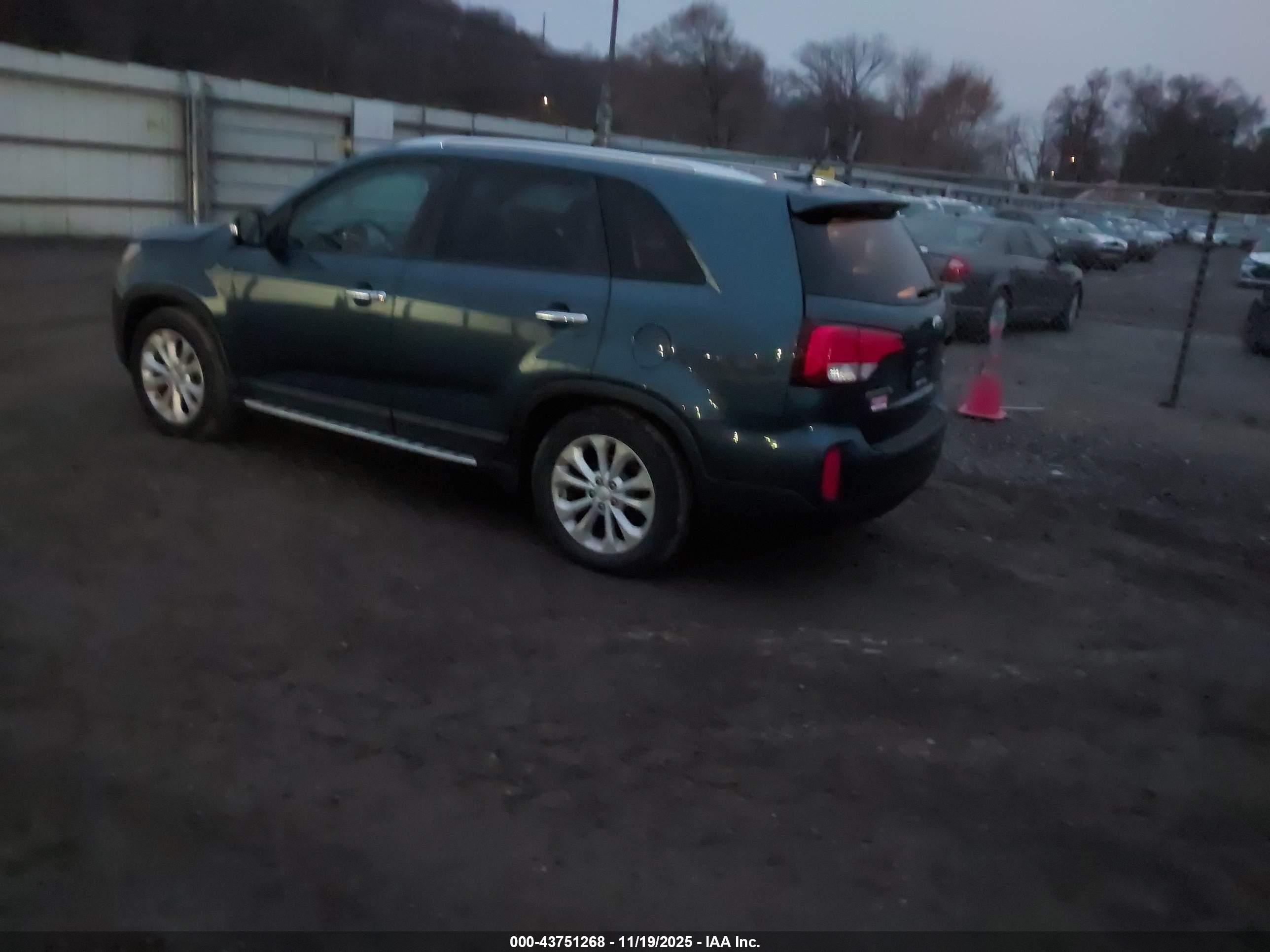 KIA SORENTO image 3