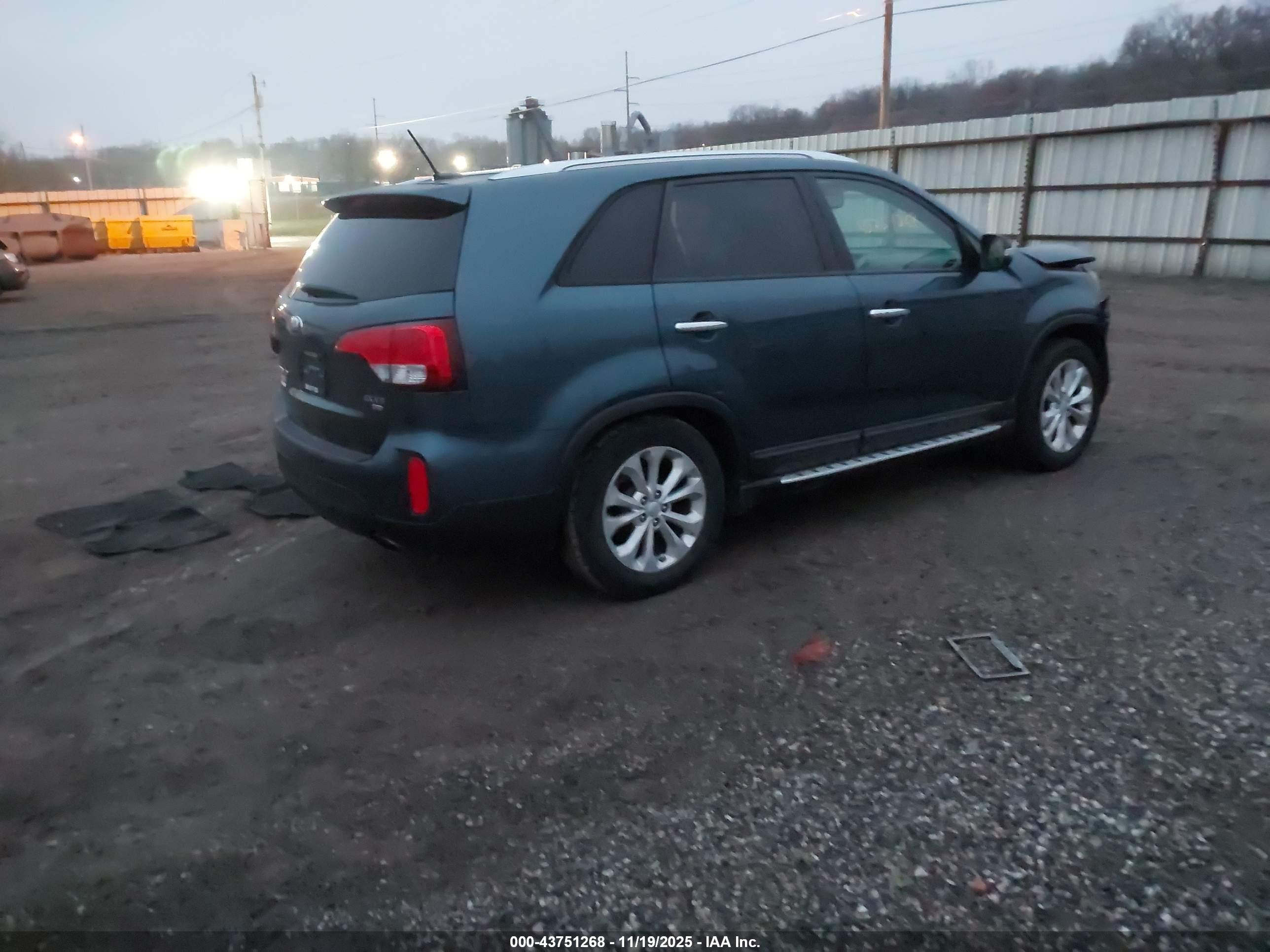 KIA SORENTO image 4